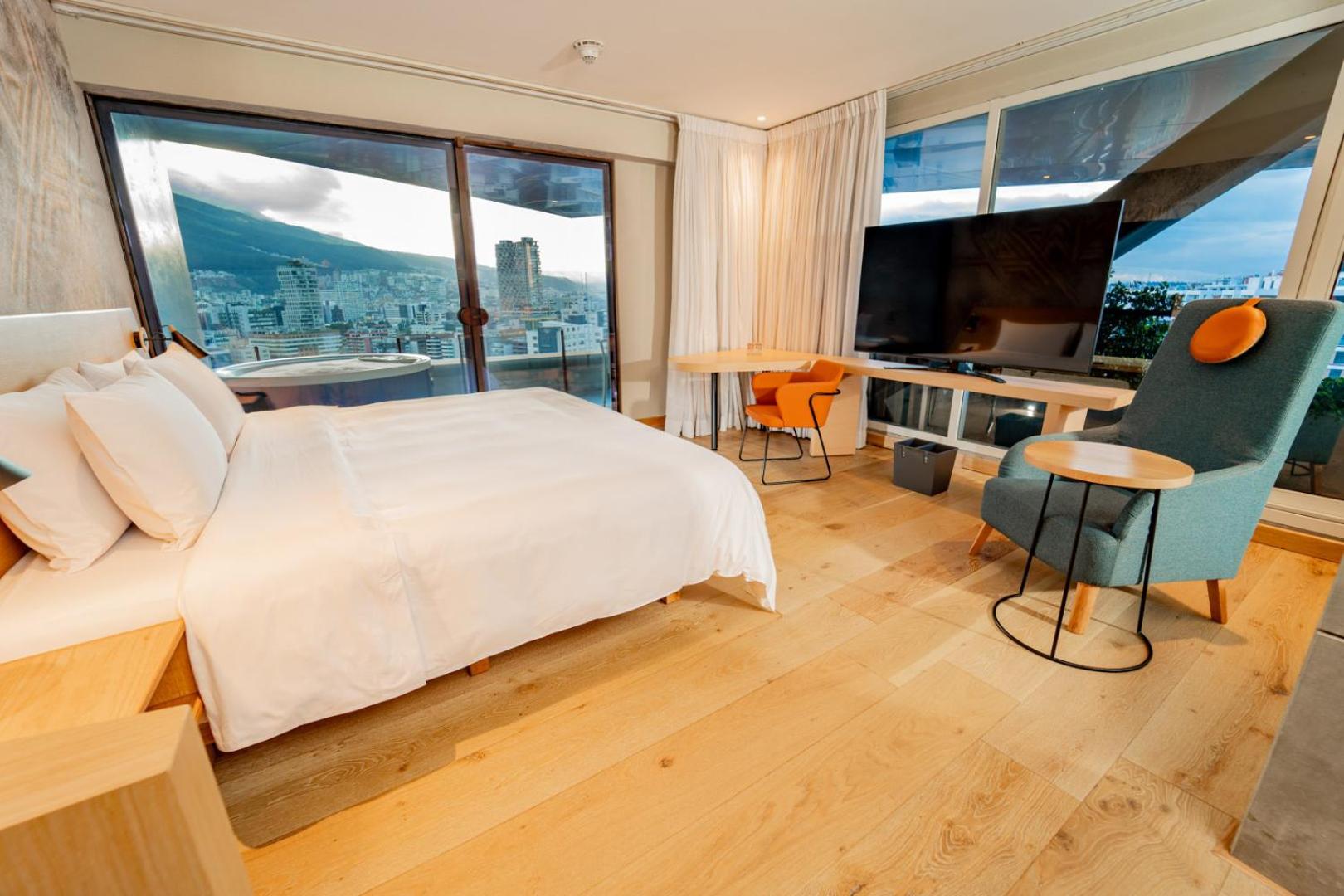 King Suite with Spa Bath - Photo 10