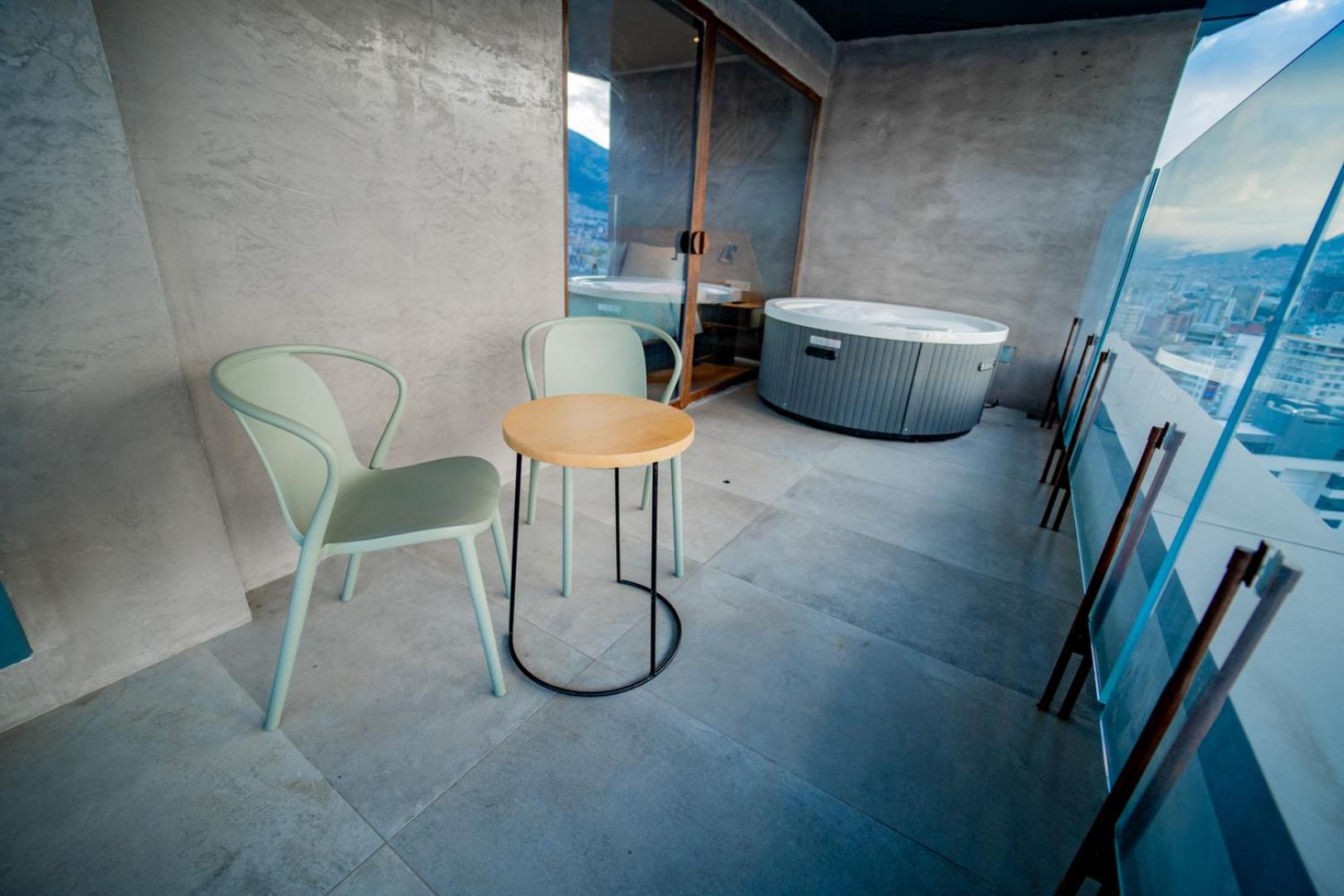 Suite with Hot Tub - Photo 3