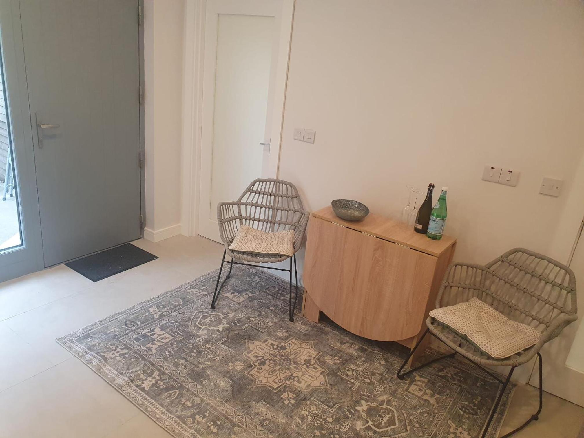 One-Bedroom House photo 2