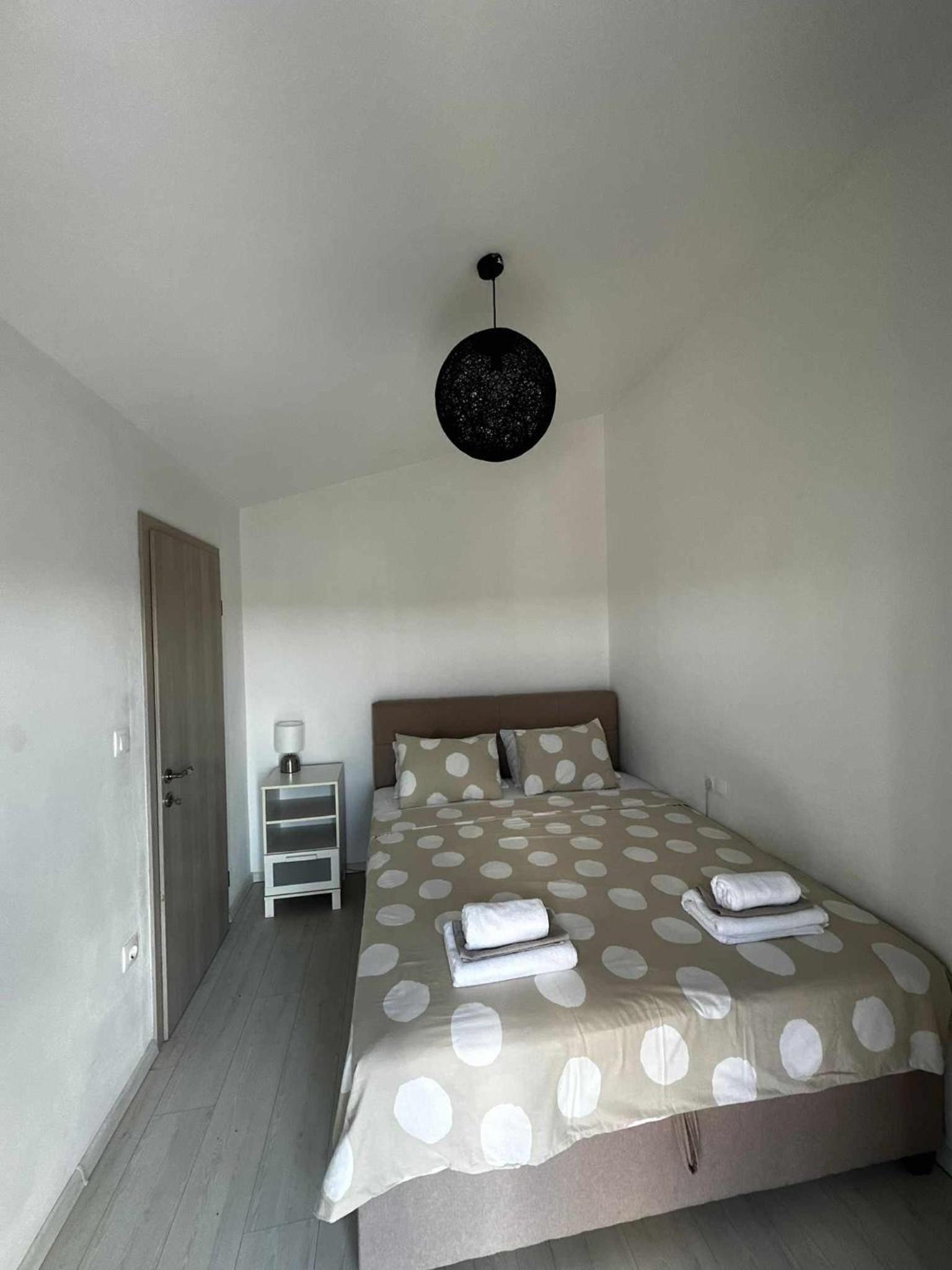 One-Bedroom Apartment - Sea Side
