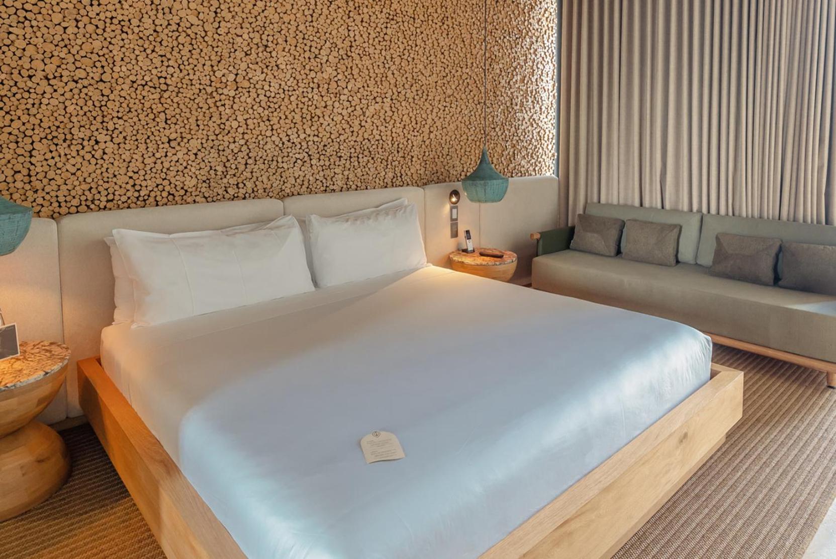 Junior King Suite with Sofa Bed and Balcony - Lake View