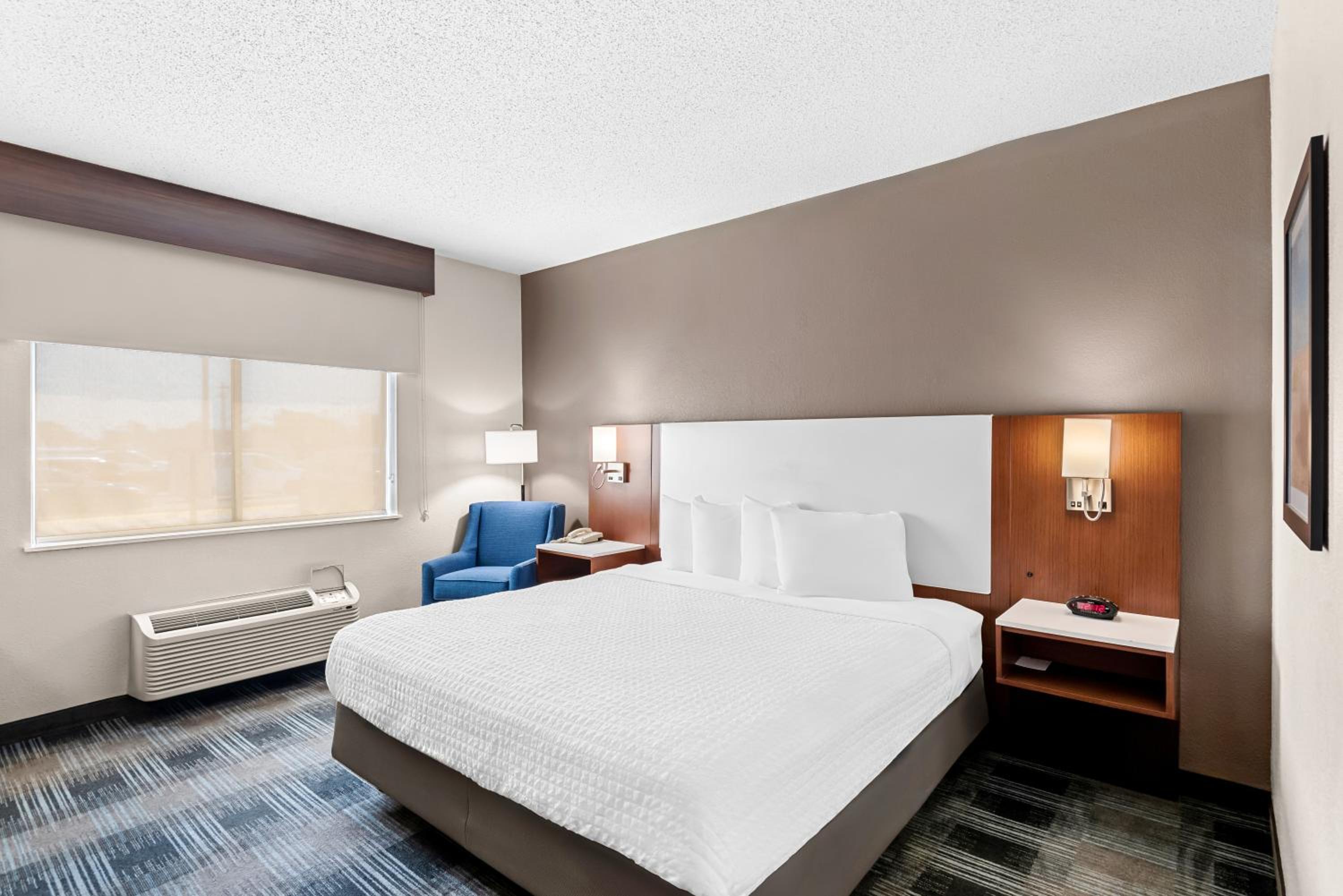 King Room - Non-Smoking - Photo 5