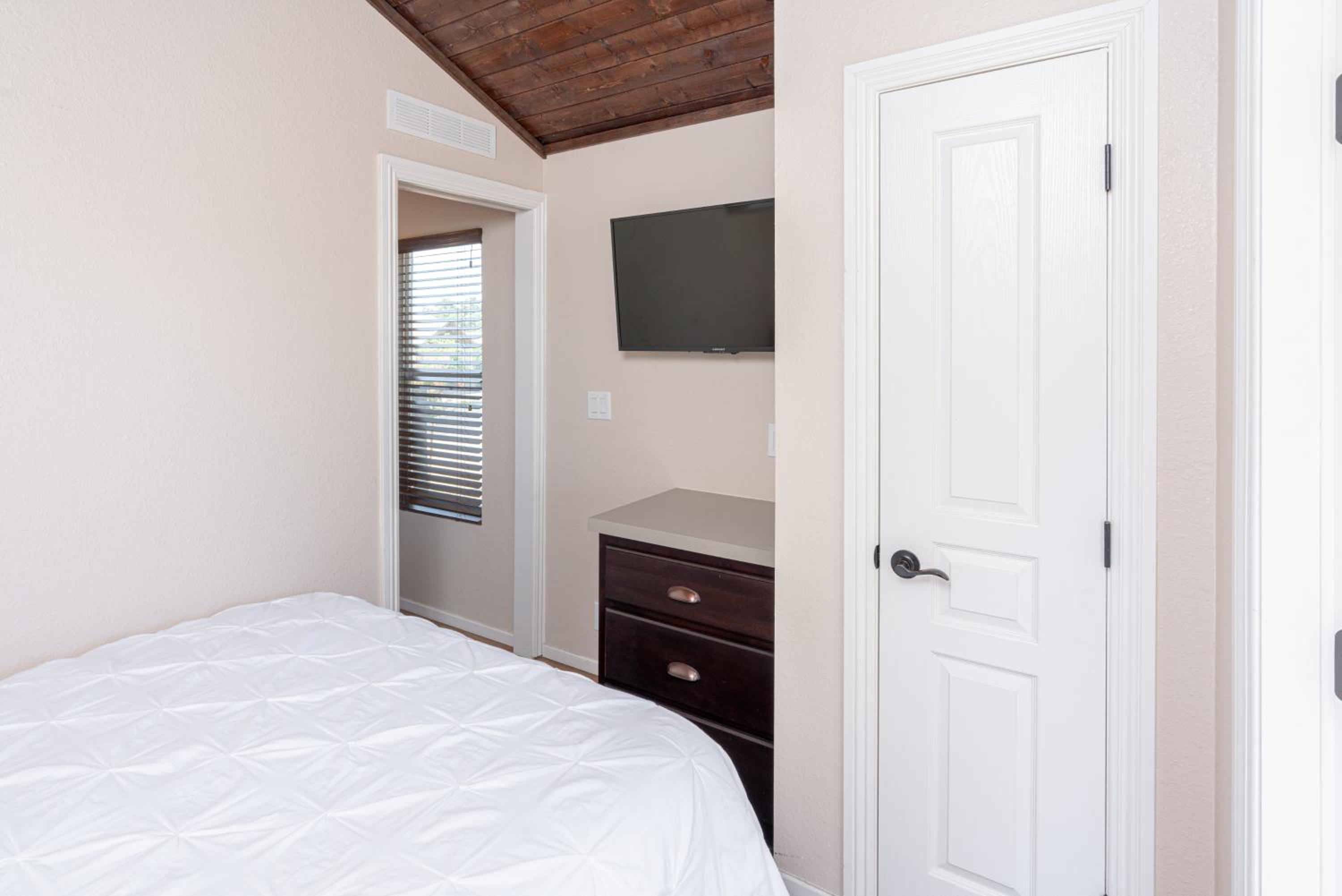 Chateau 2 Bedroom photo 2