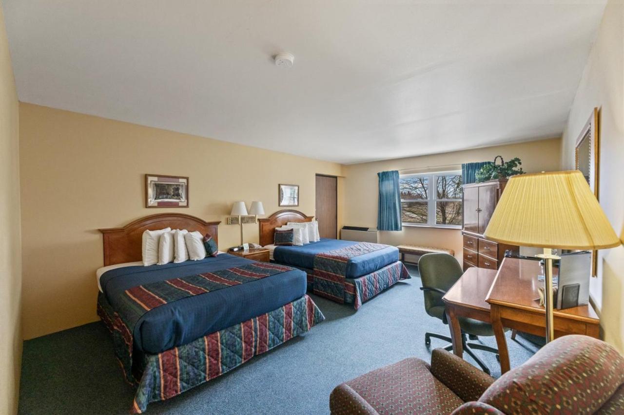 Queen Room With Two Queen Beds