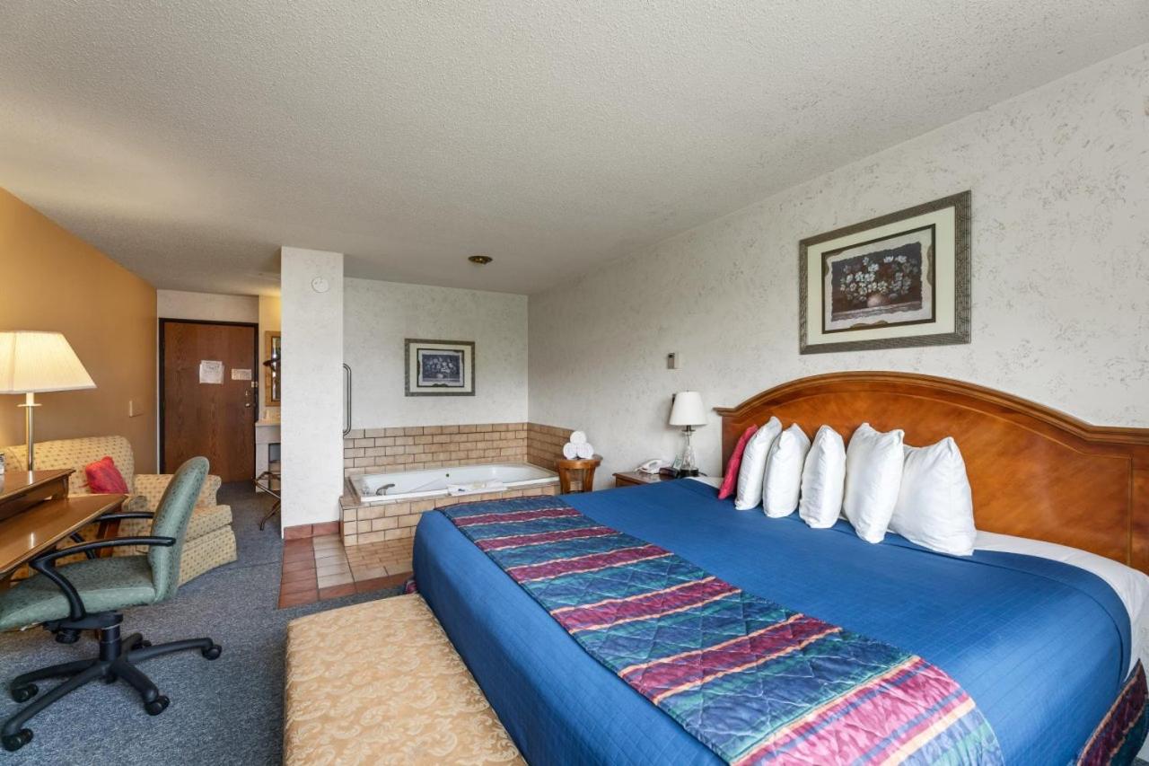 King Suite With Spa Bath