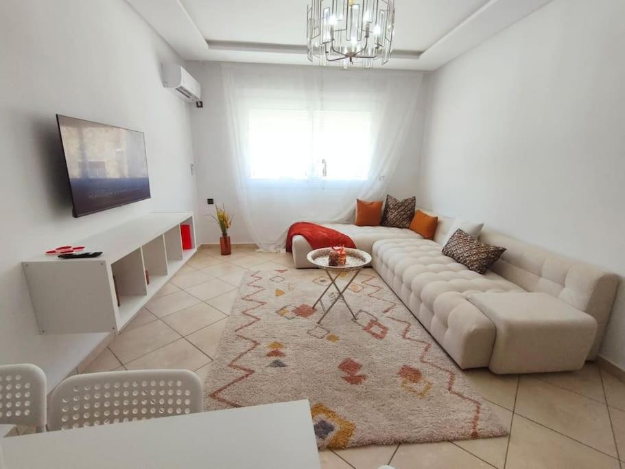 Three-Bedroom Apartment photo 2