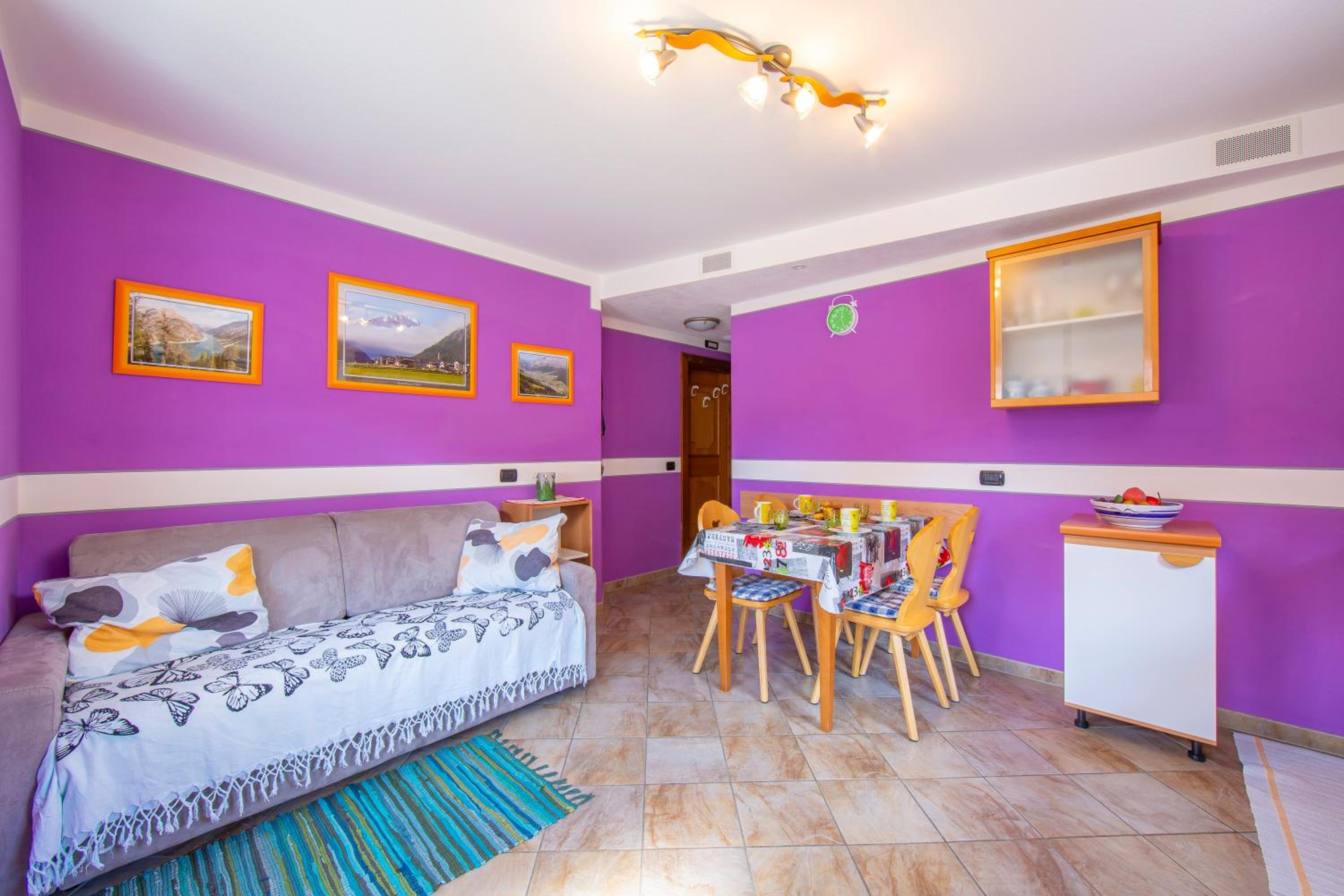 Apartment with Mountain View