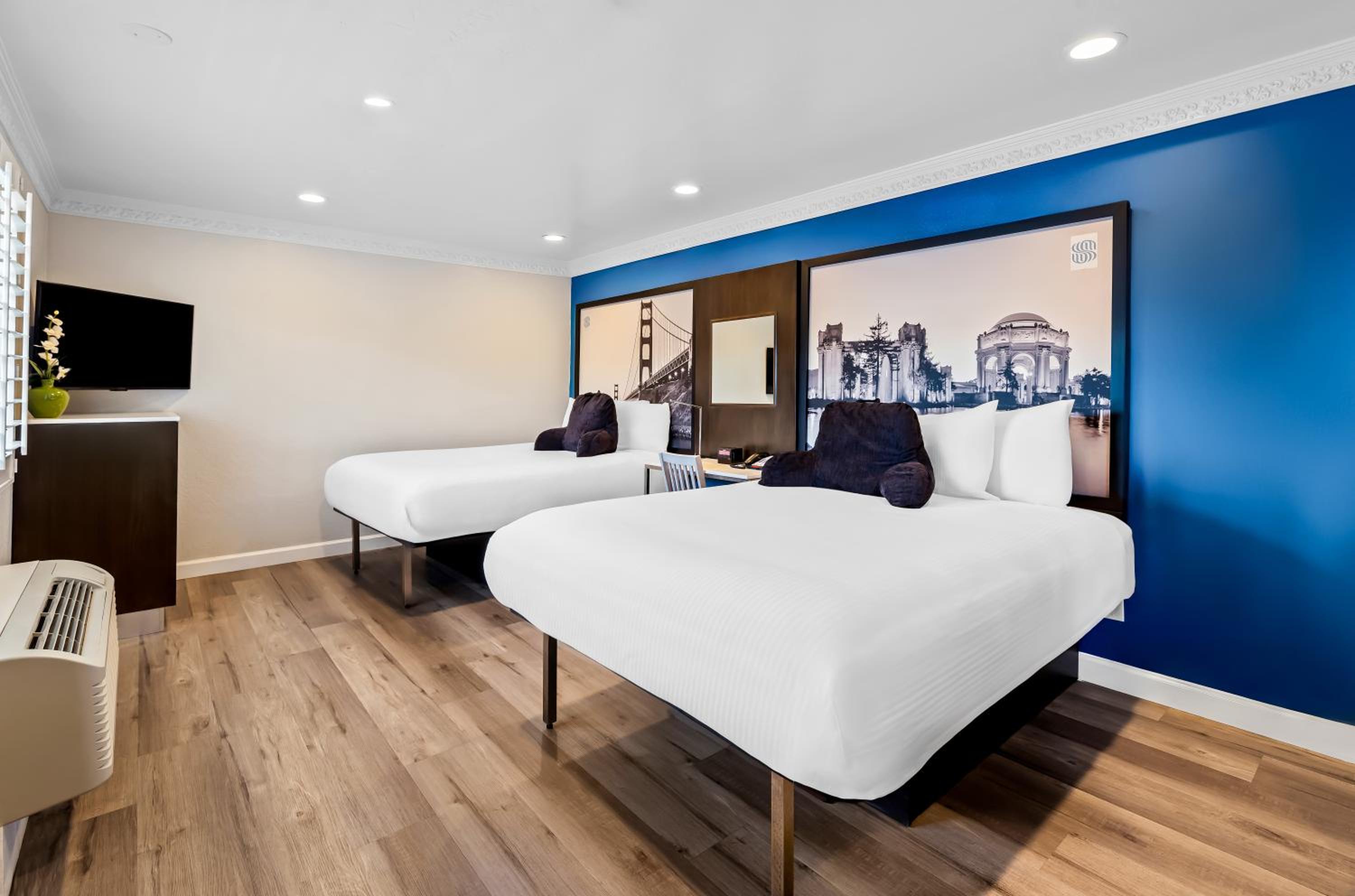 Double Room with Two Double Beds - Non-Smoking - Photo 2