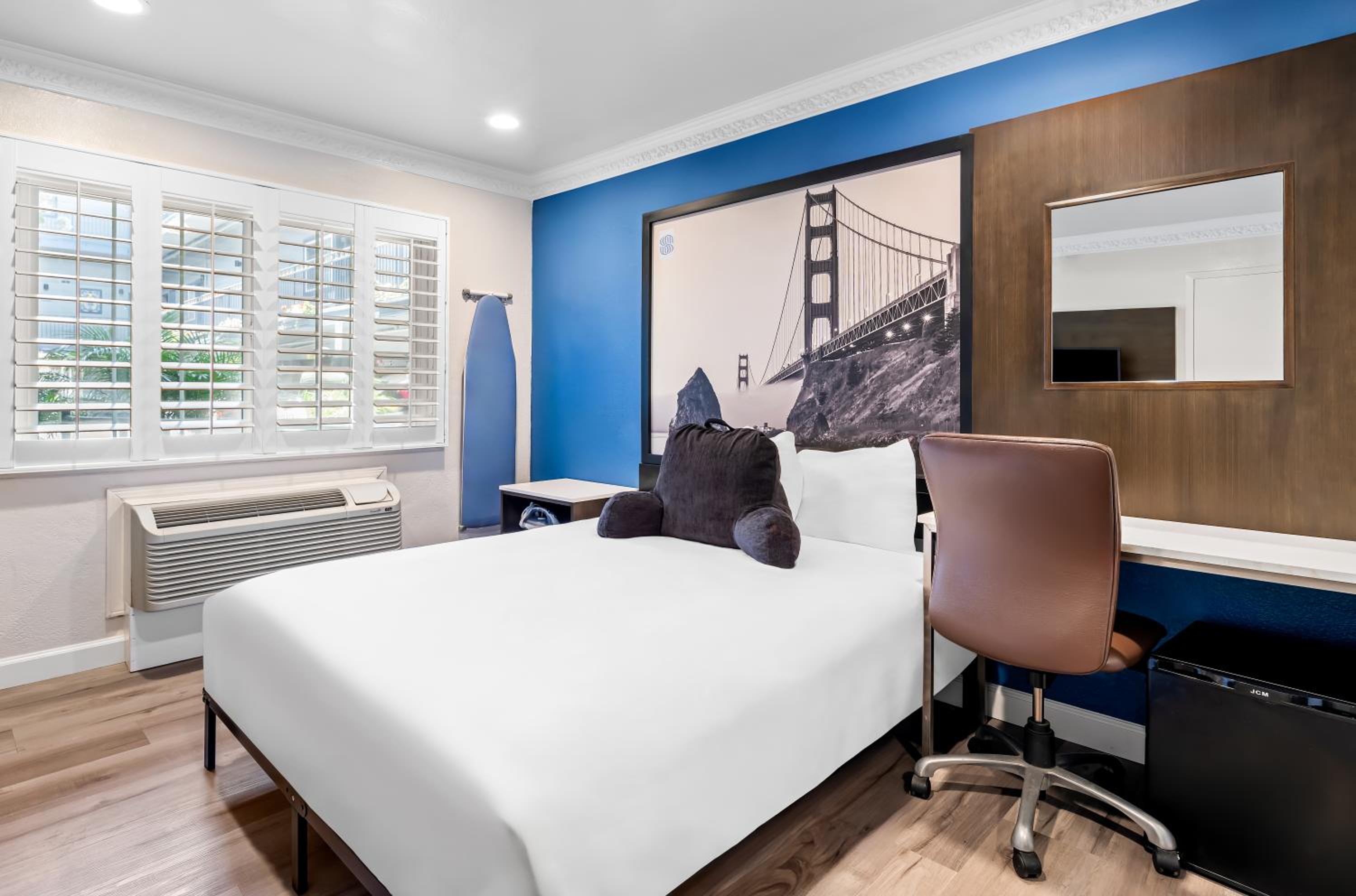 Queen Room - Disability Access - Photo 4