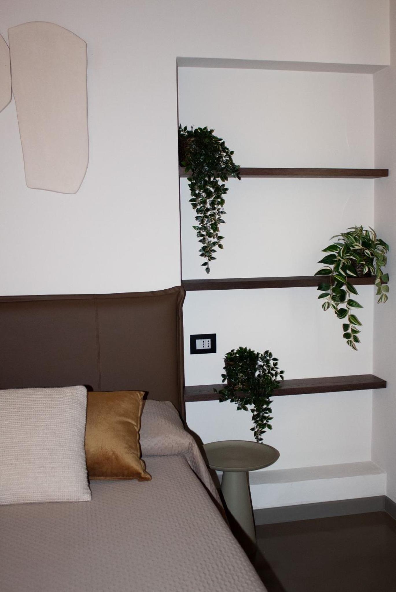 Deluxe Double Room with Bath - Photo 1