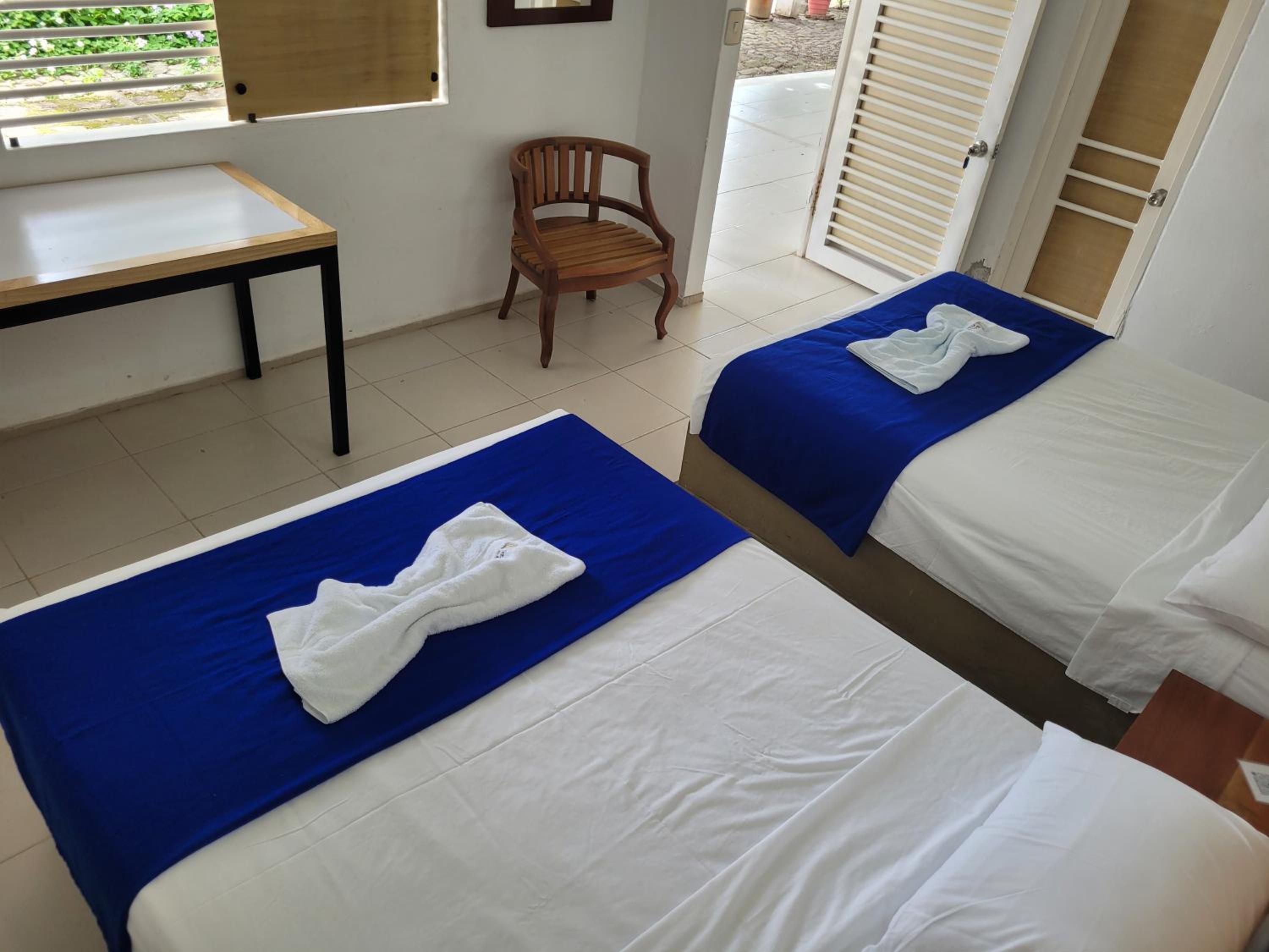 Twin Room with Private Bathroom photo 2