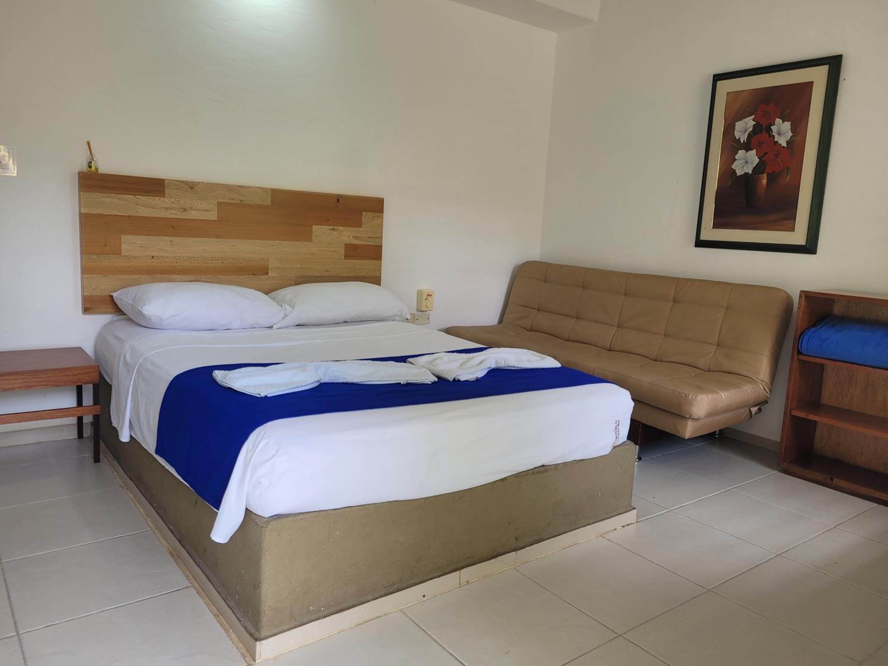 Double Room With Private Bathroom photo 1
