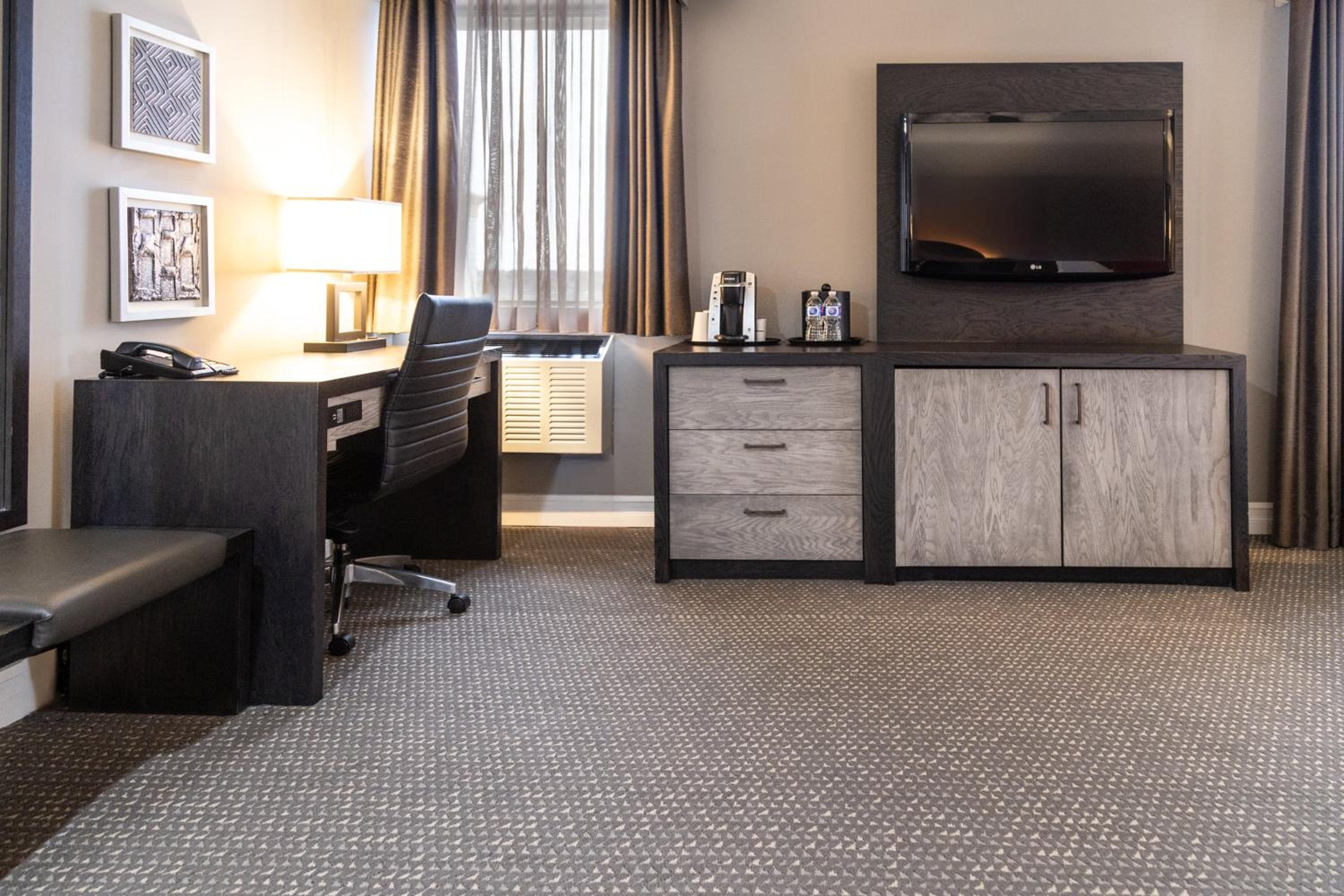 Premium King Room with River View - Photo 7