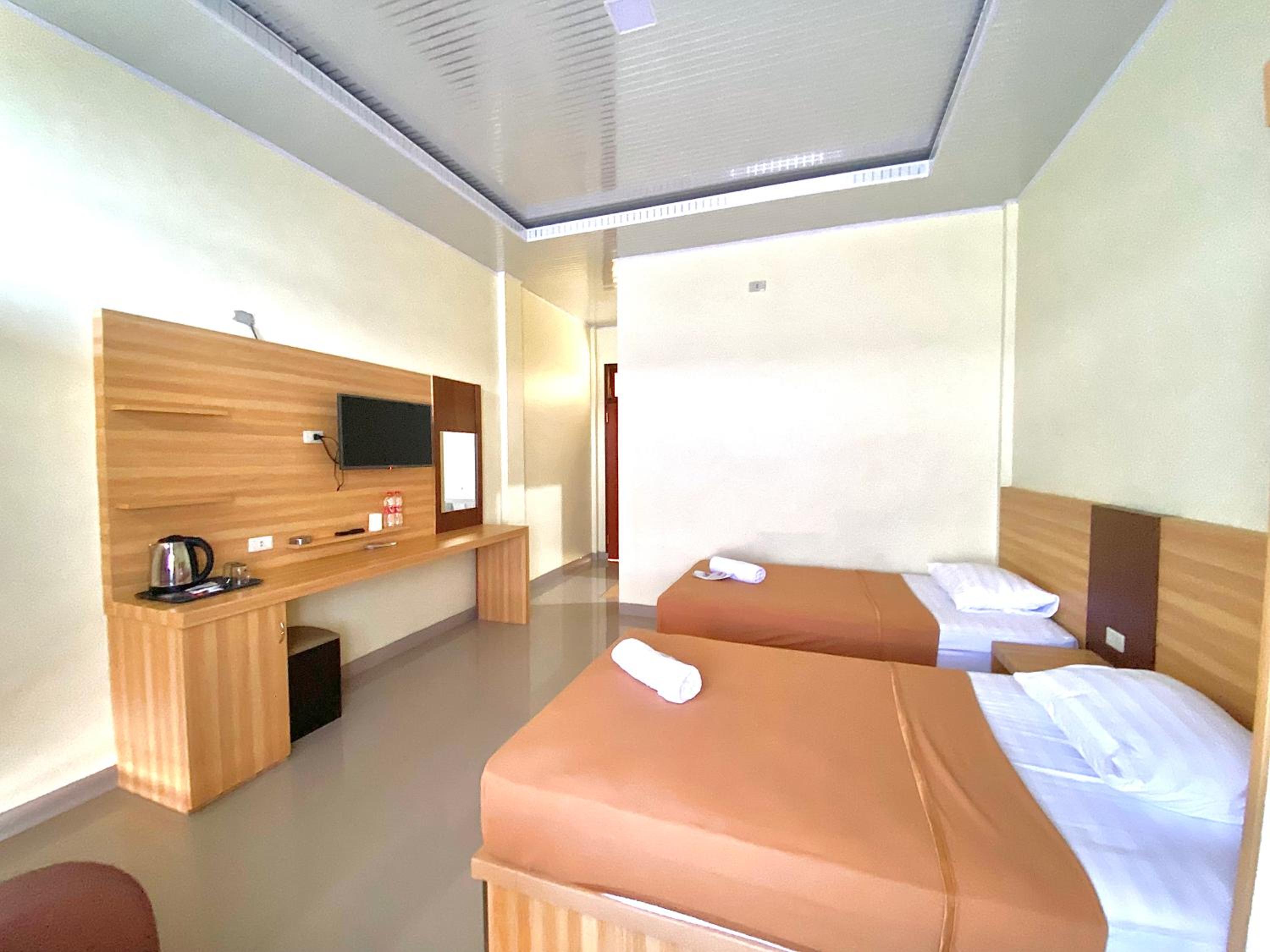 Deluxe Double Room with Lake View - Photo 6