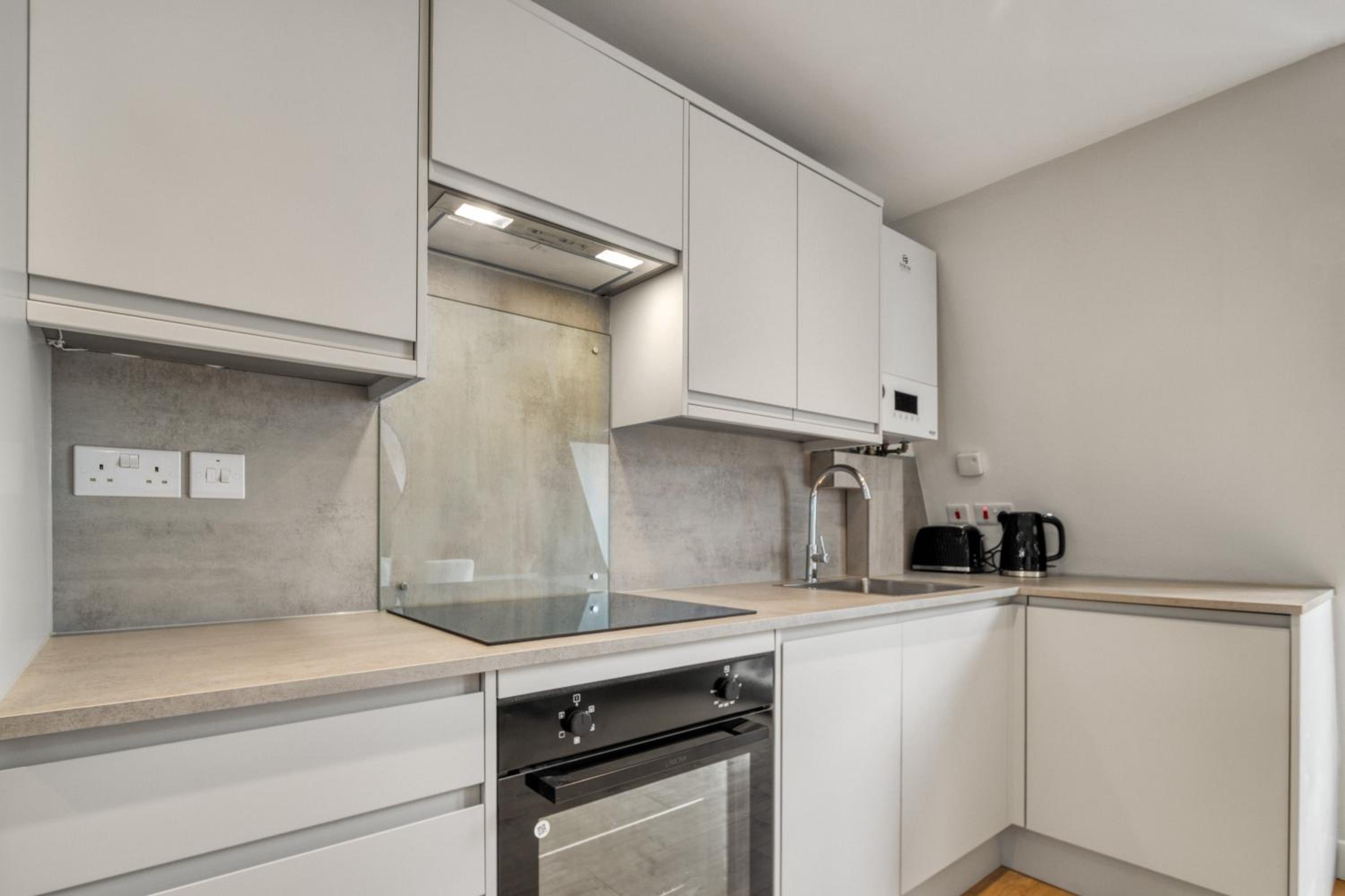 One-Bedroom Apartment photo 2