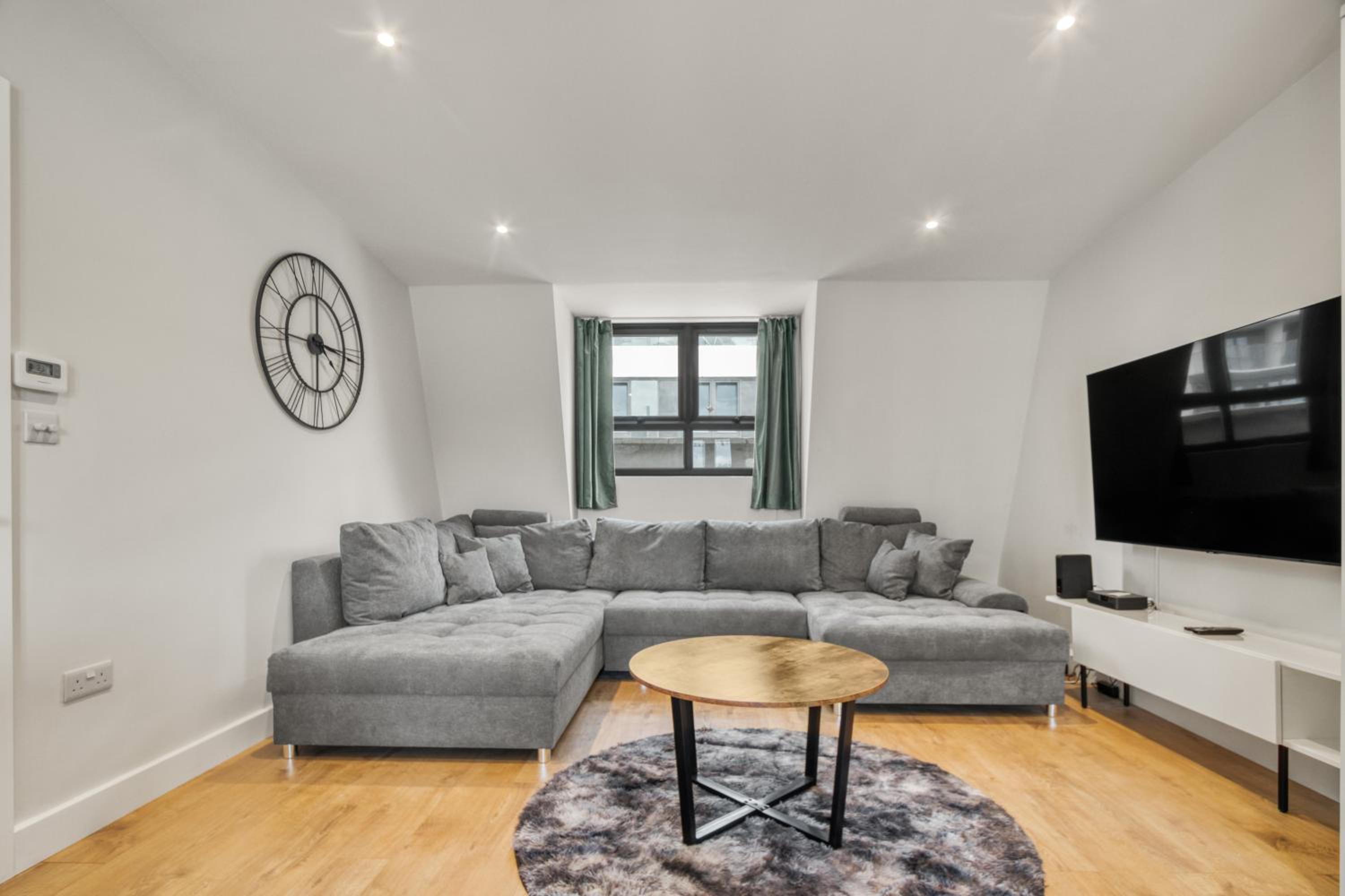 One-Bedroom Apartment photo 3