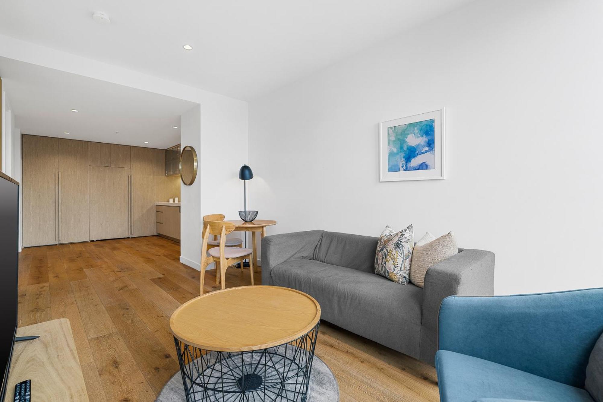 One Bedroom City View Apartment thumbnail 5