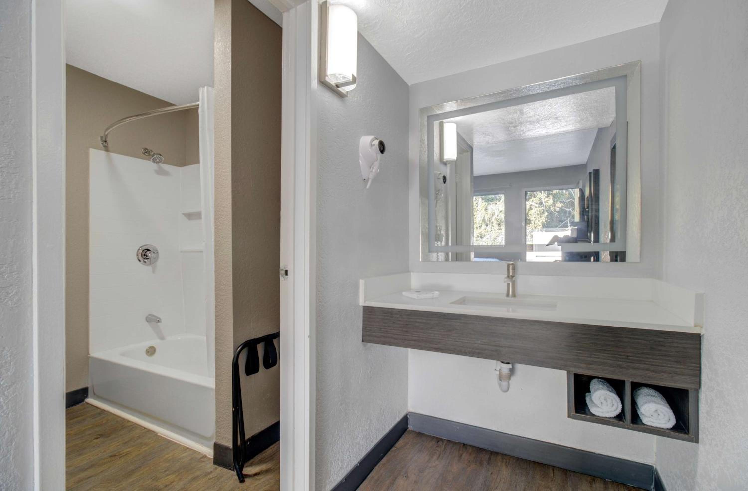 2 Full Beds | Premium, Micfridge - Photo 4