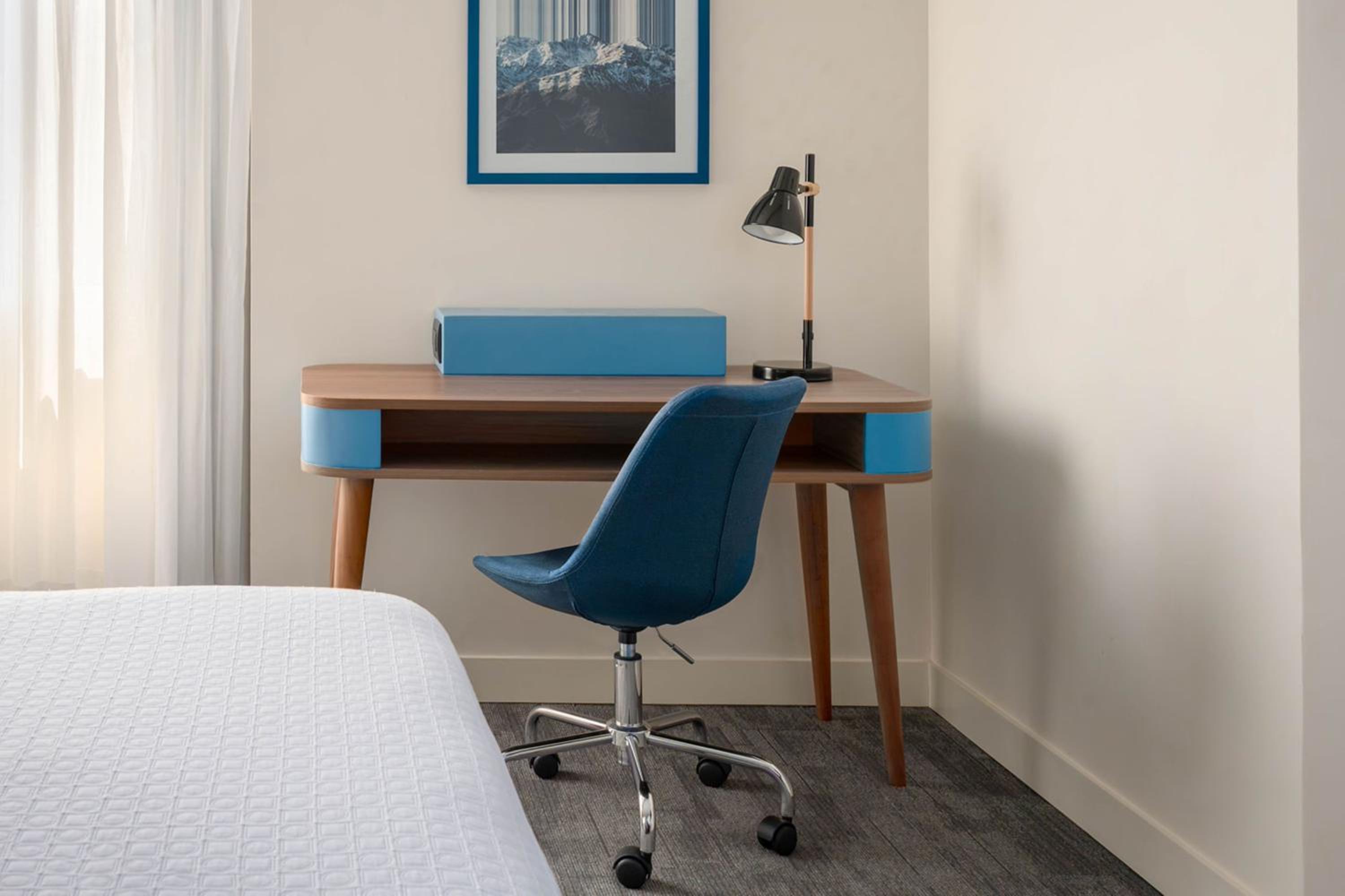 Standard Room, 1 Queen Bed, City View