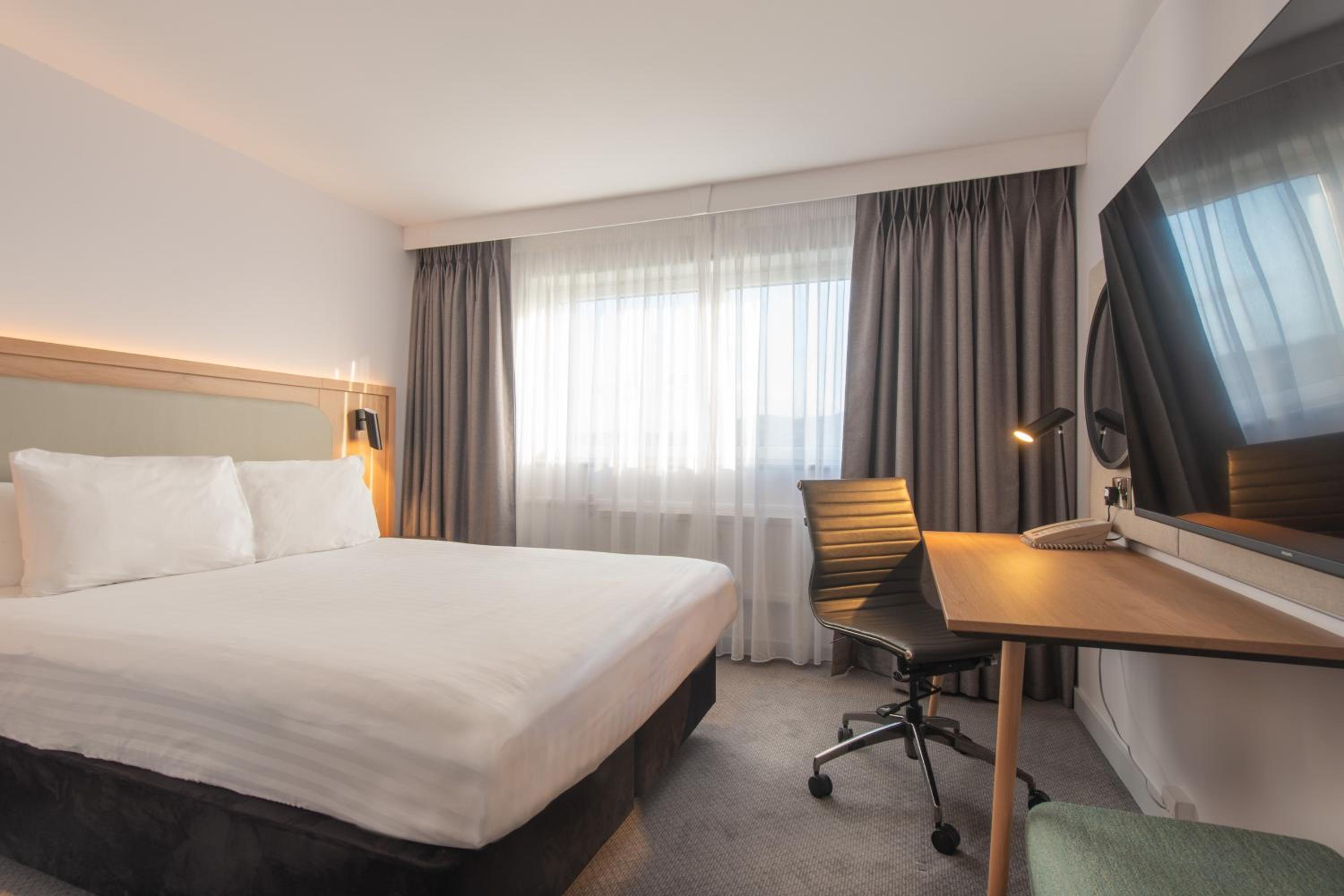 Standard Double Room thumbnail 5
