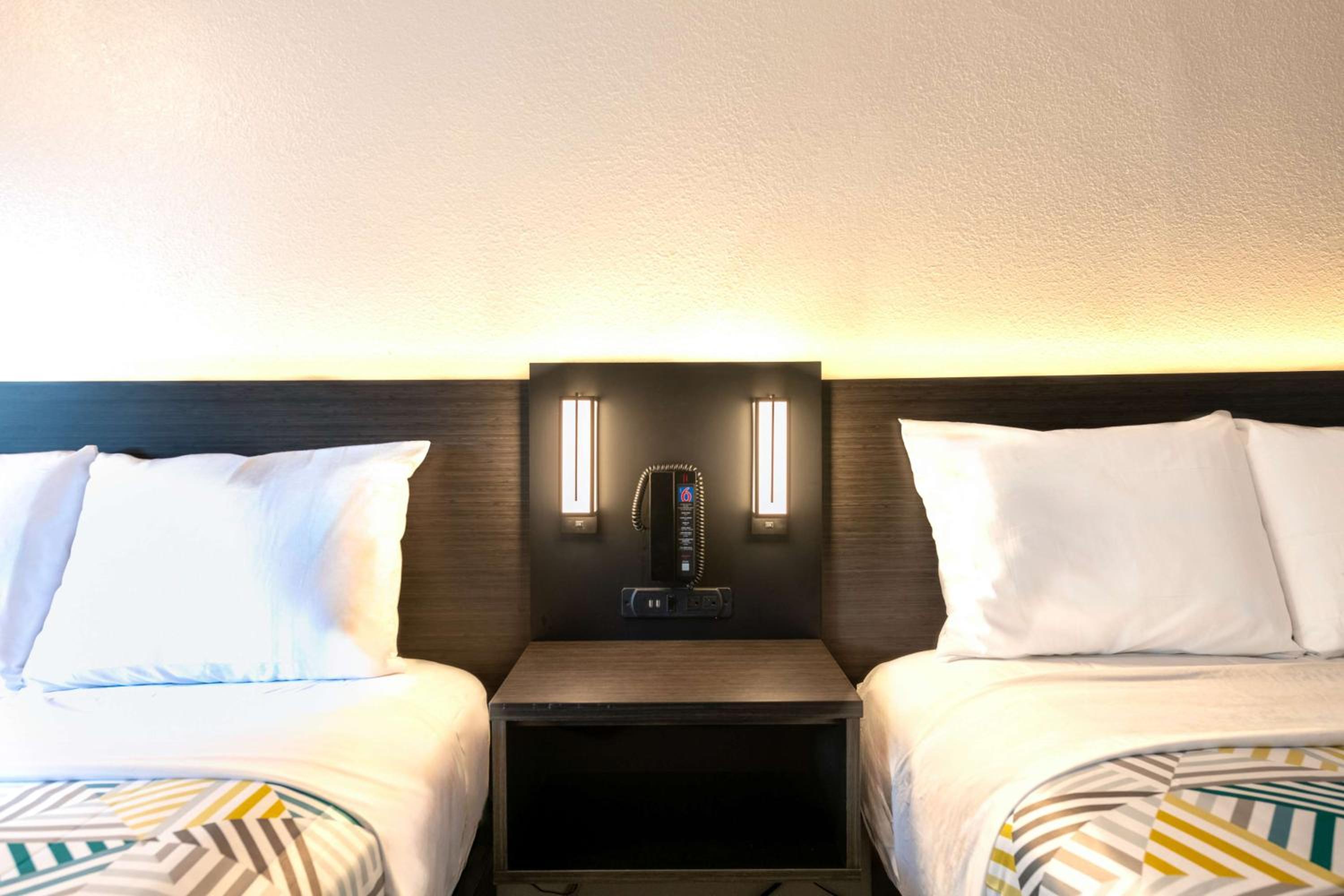 Quadruple Room - Non-Smoking - Photo 4