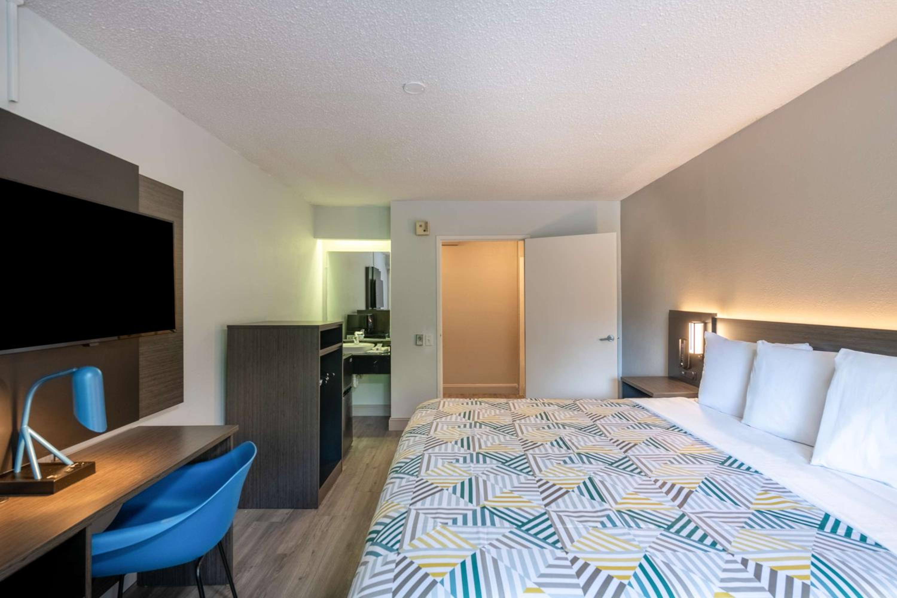 King Room - Disability Access - Non-Smoking - Photo 1