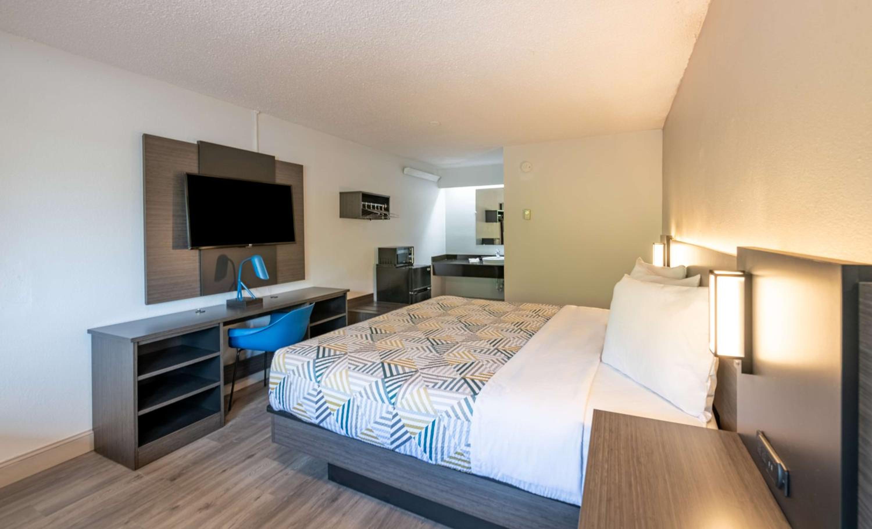 King Room - Non-Smoking - Photo 1