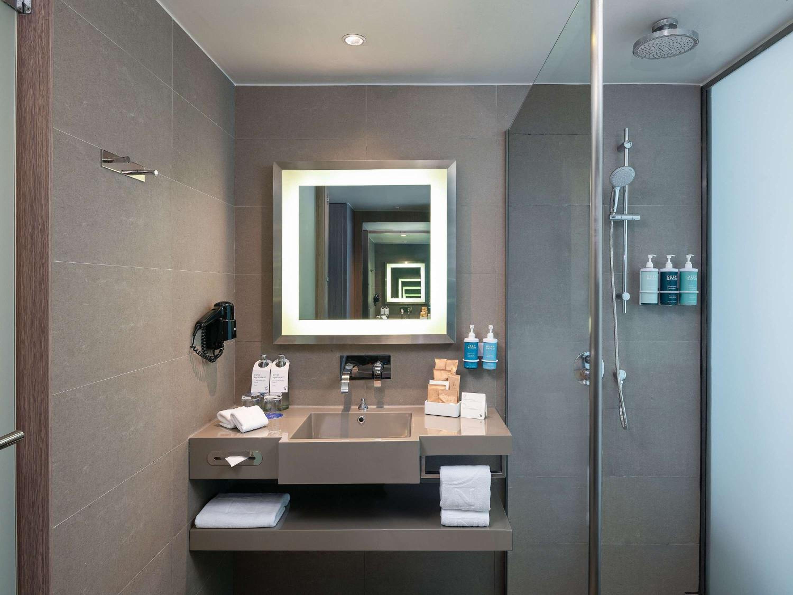 Executive Twin Room with Park View - Lounge Access