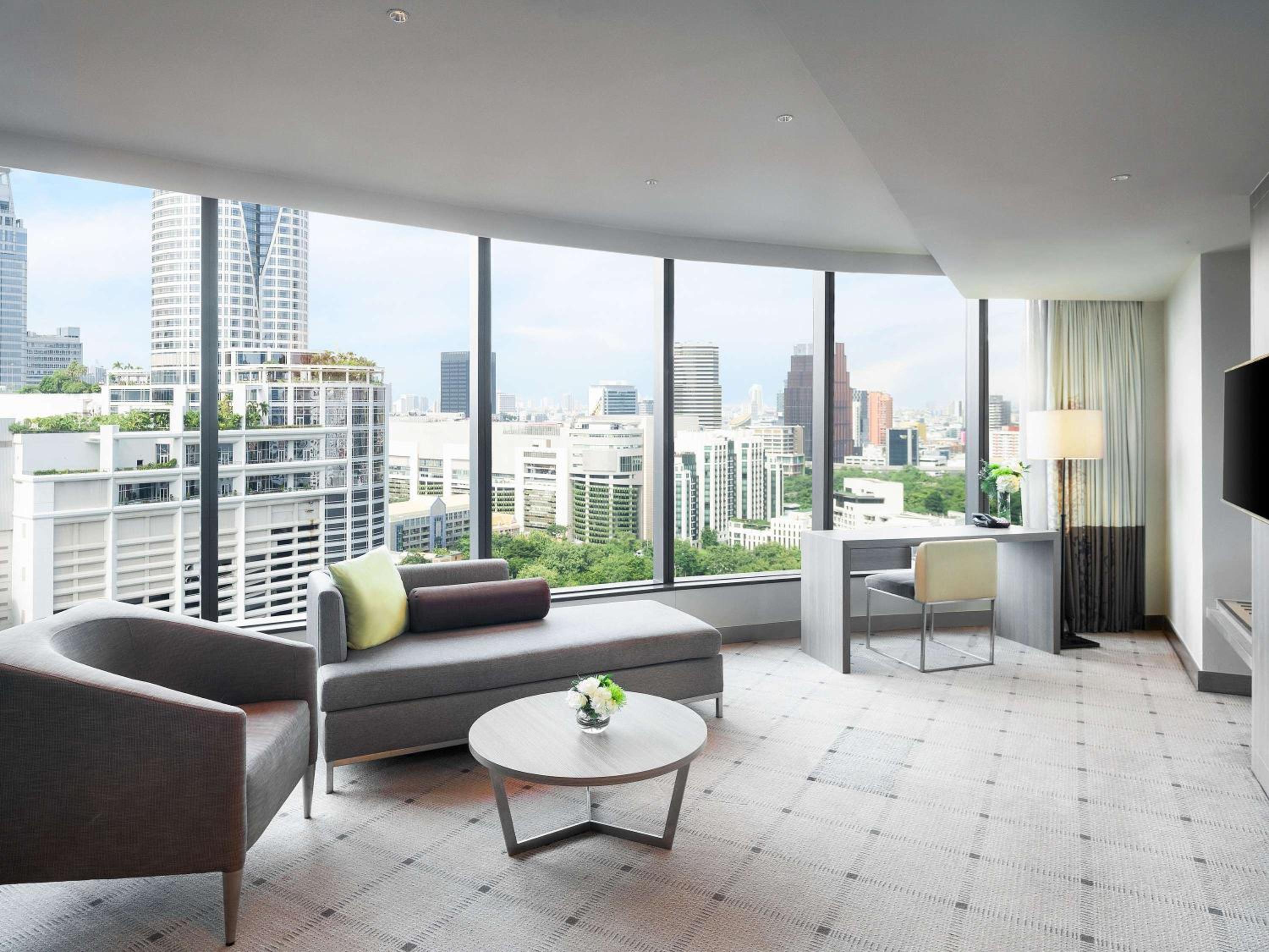 Executive King Suite – Lounge Access thumbnail 6