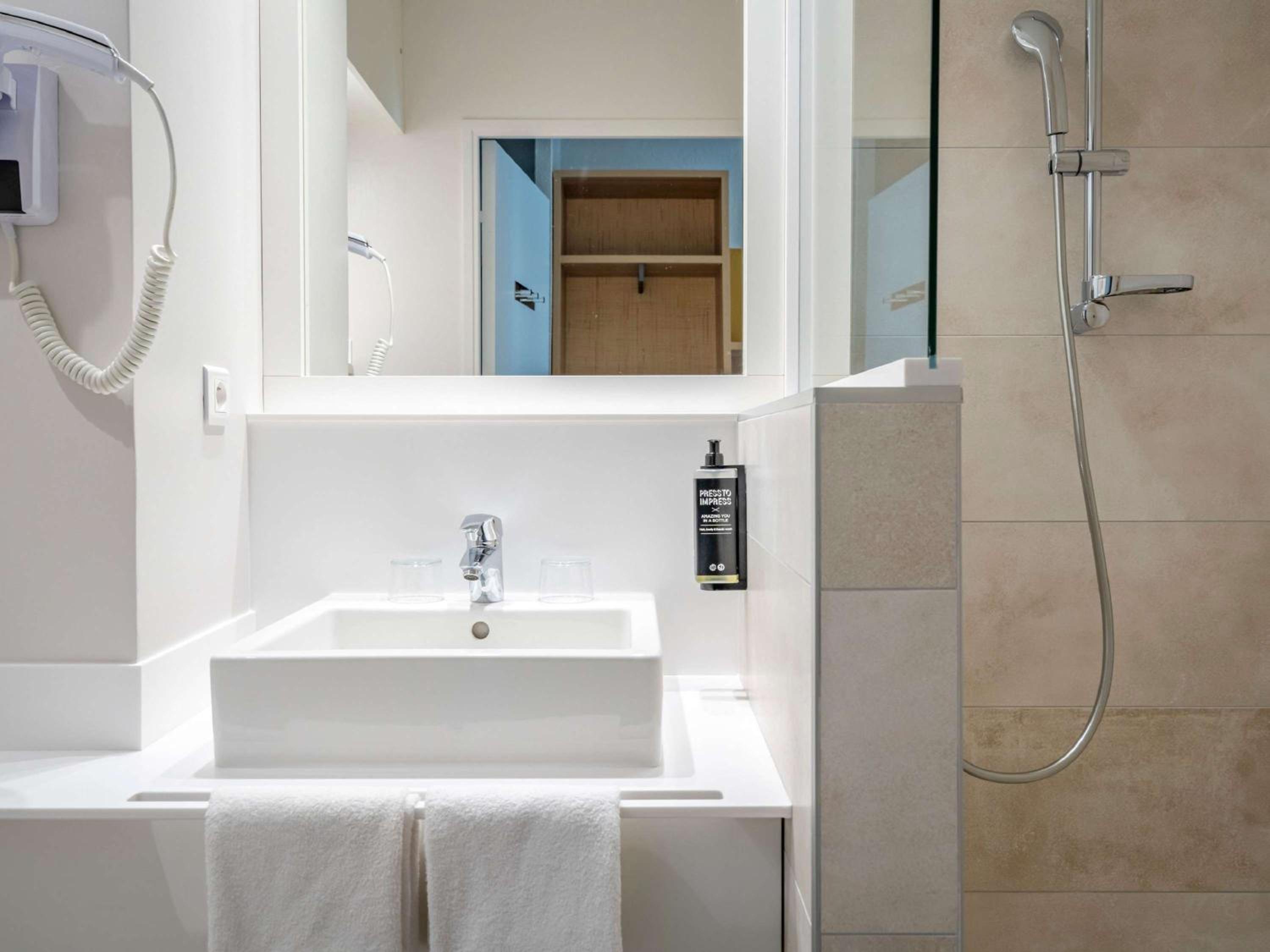 Standard Room - Photo 7