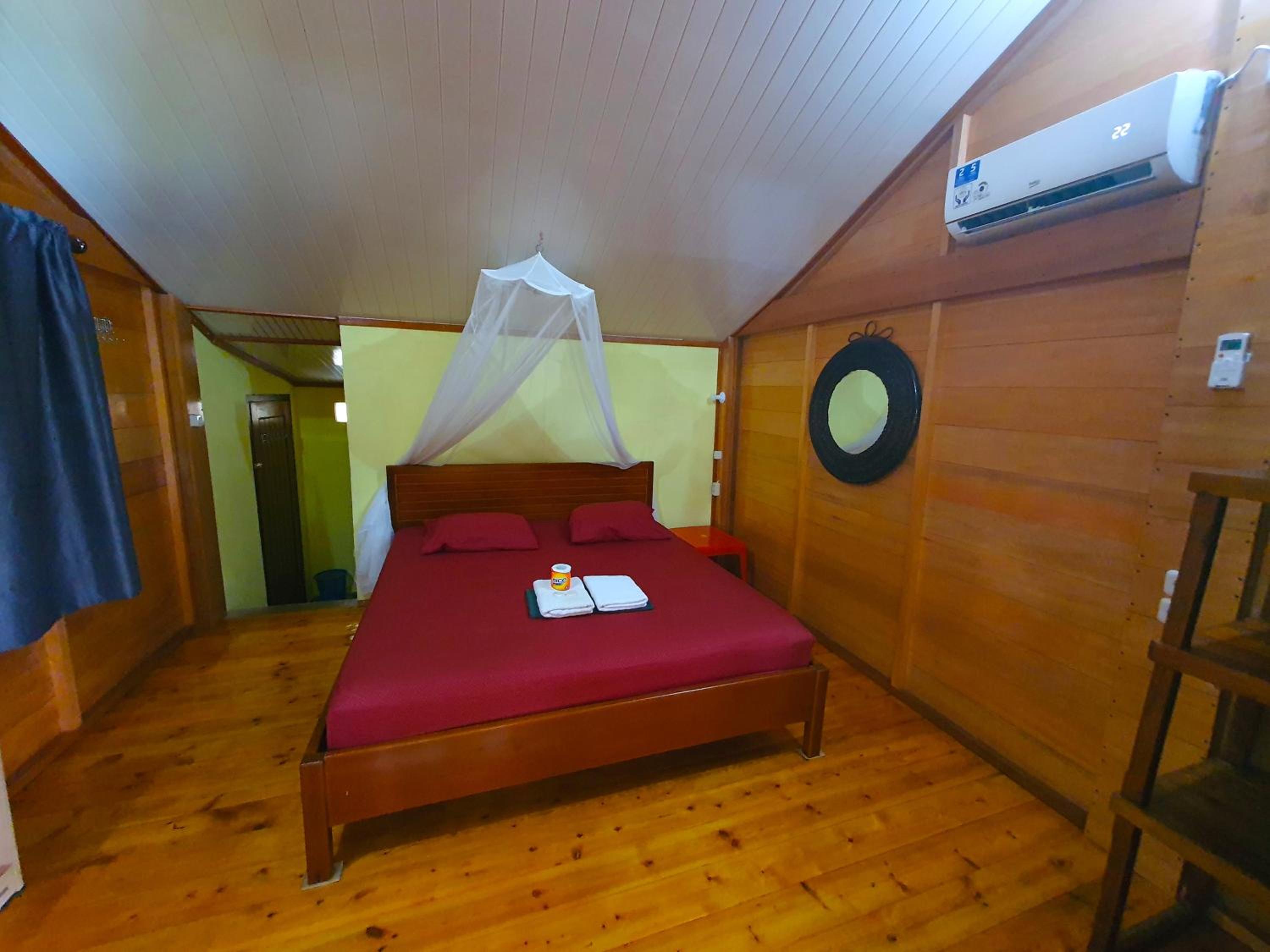 Superior Bungalow - Photo 1