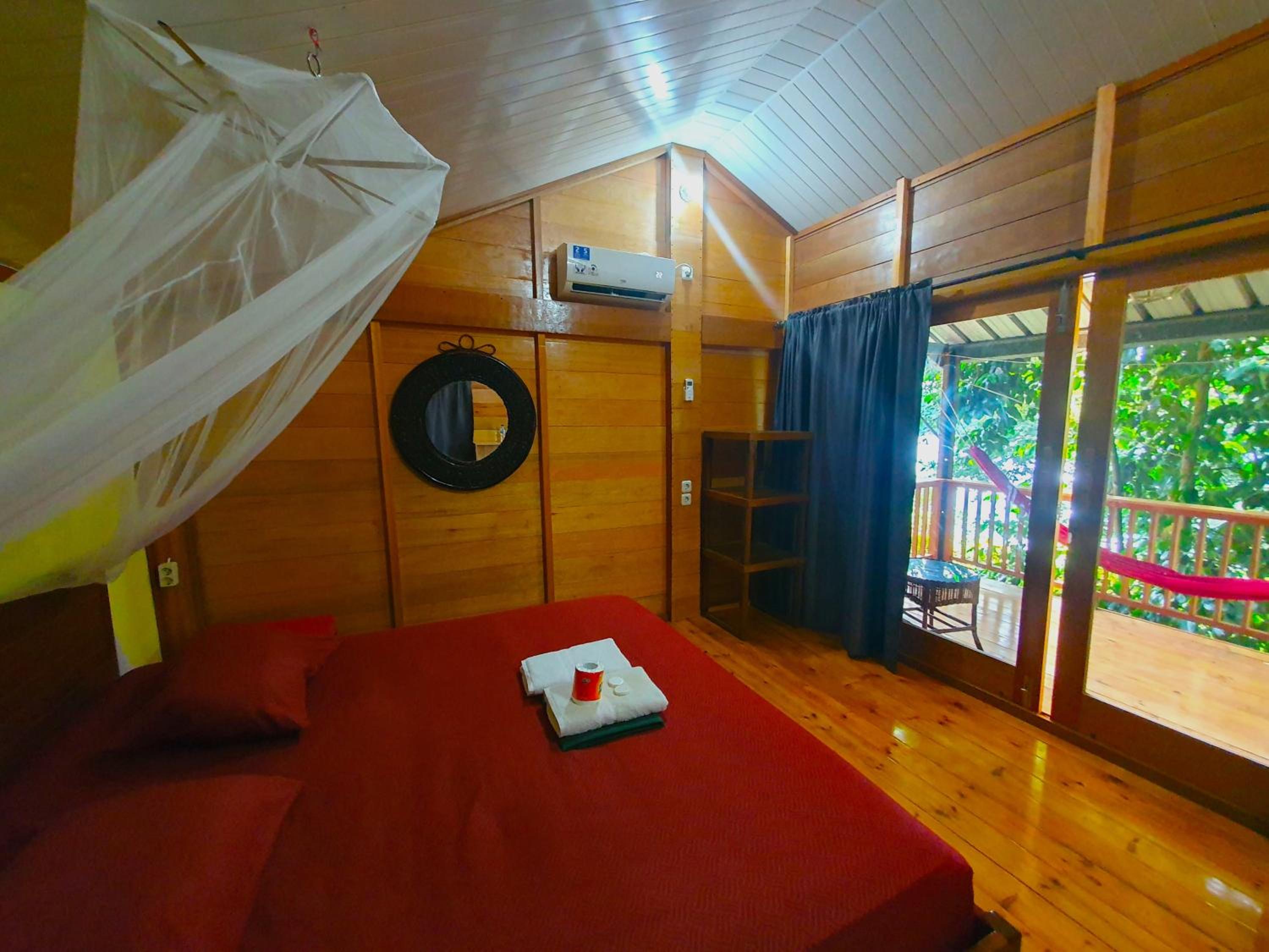 Superior Bungalow - Photo 12