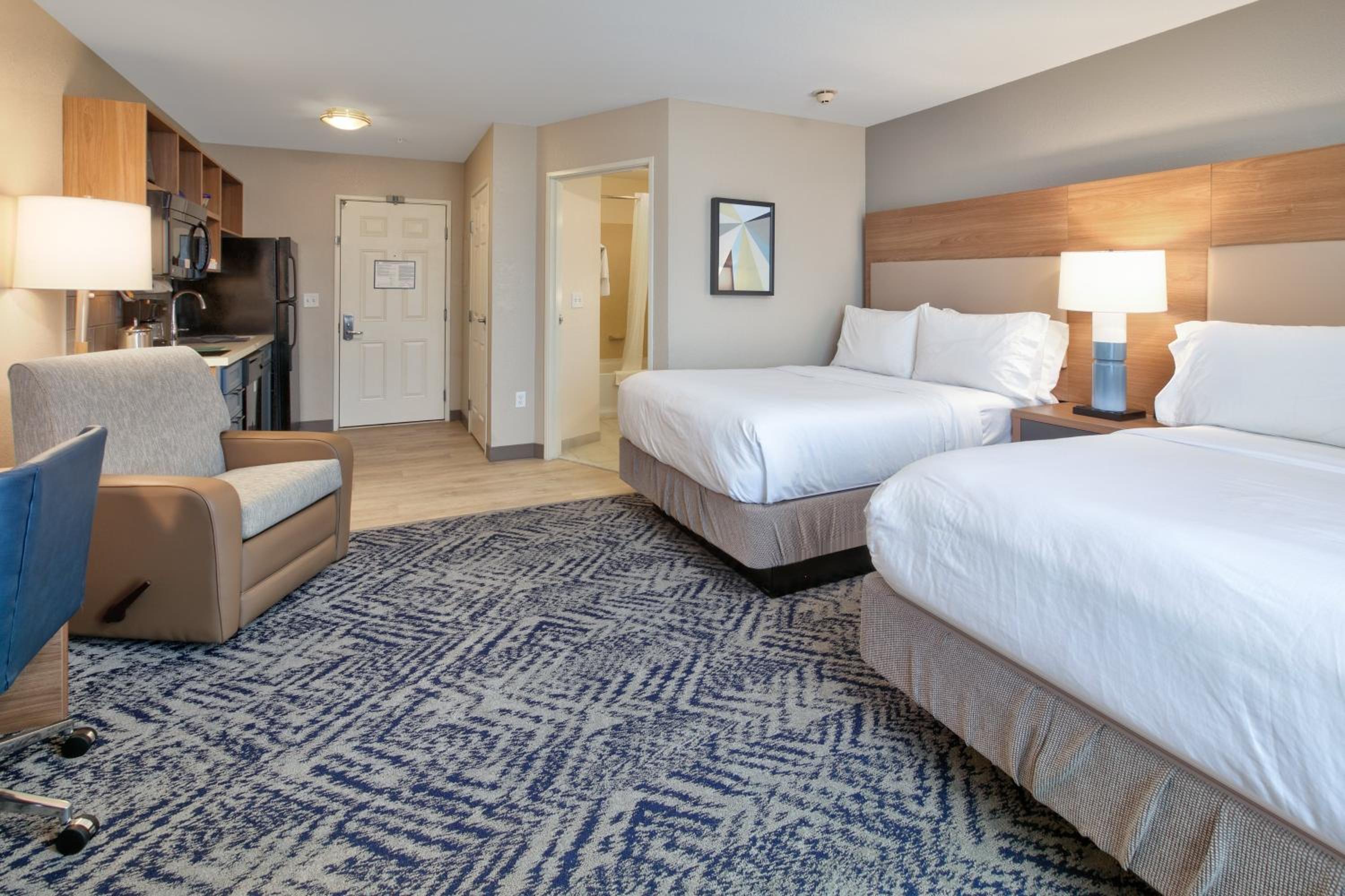 Studio Suite with Two Double Beds - Photo 1