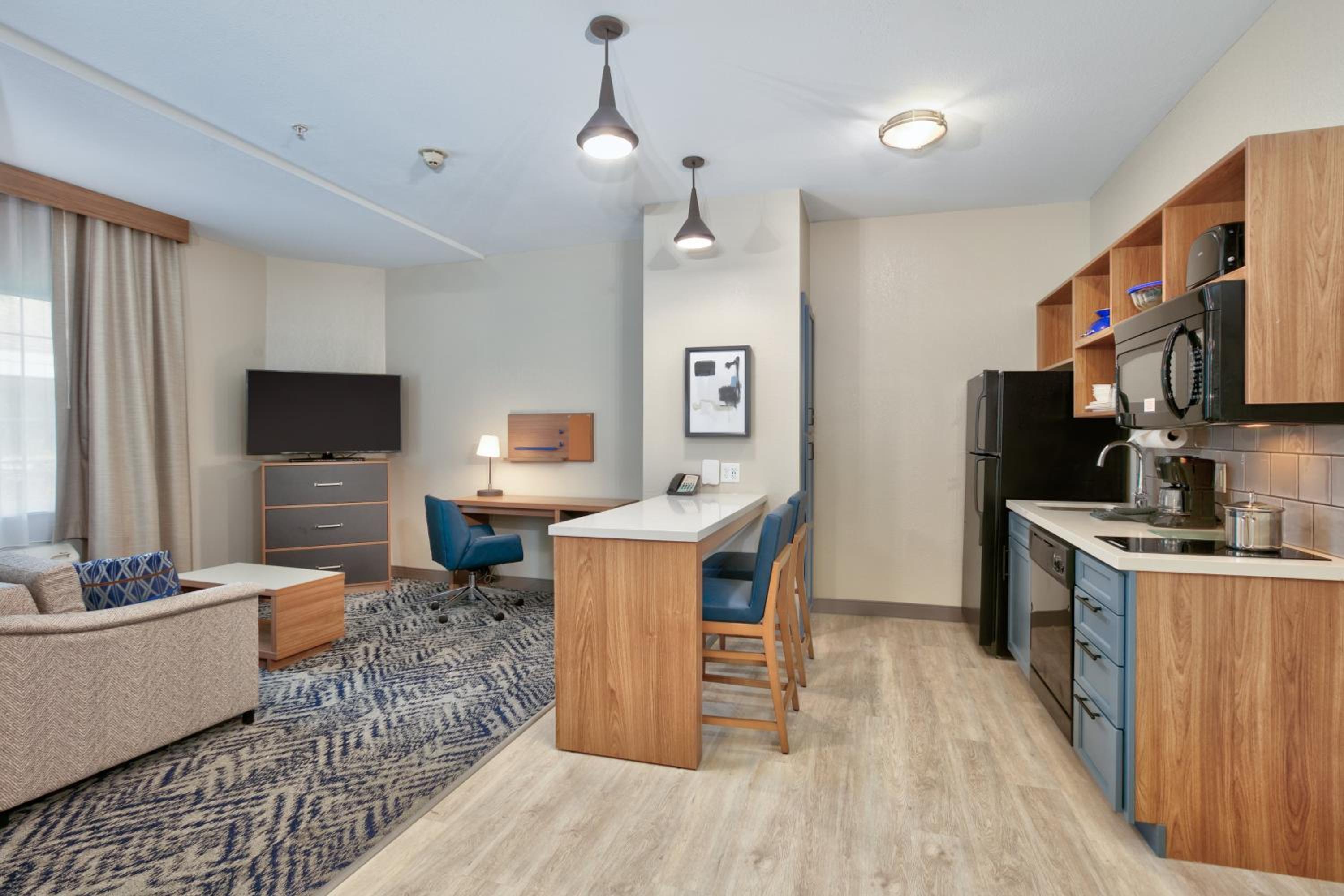 One-Bedroom Queen Suite - Photo 1