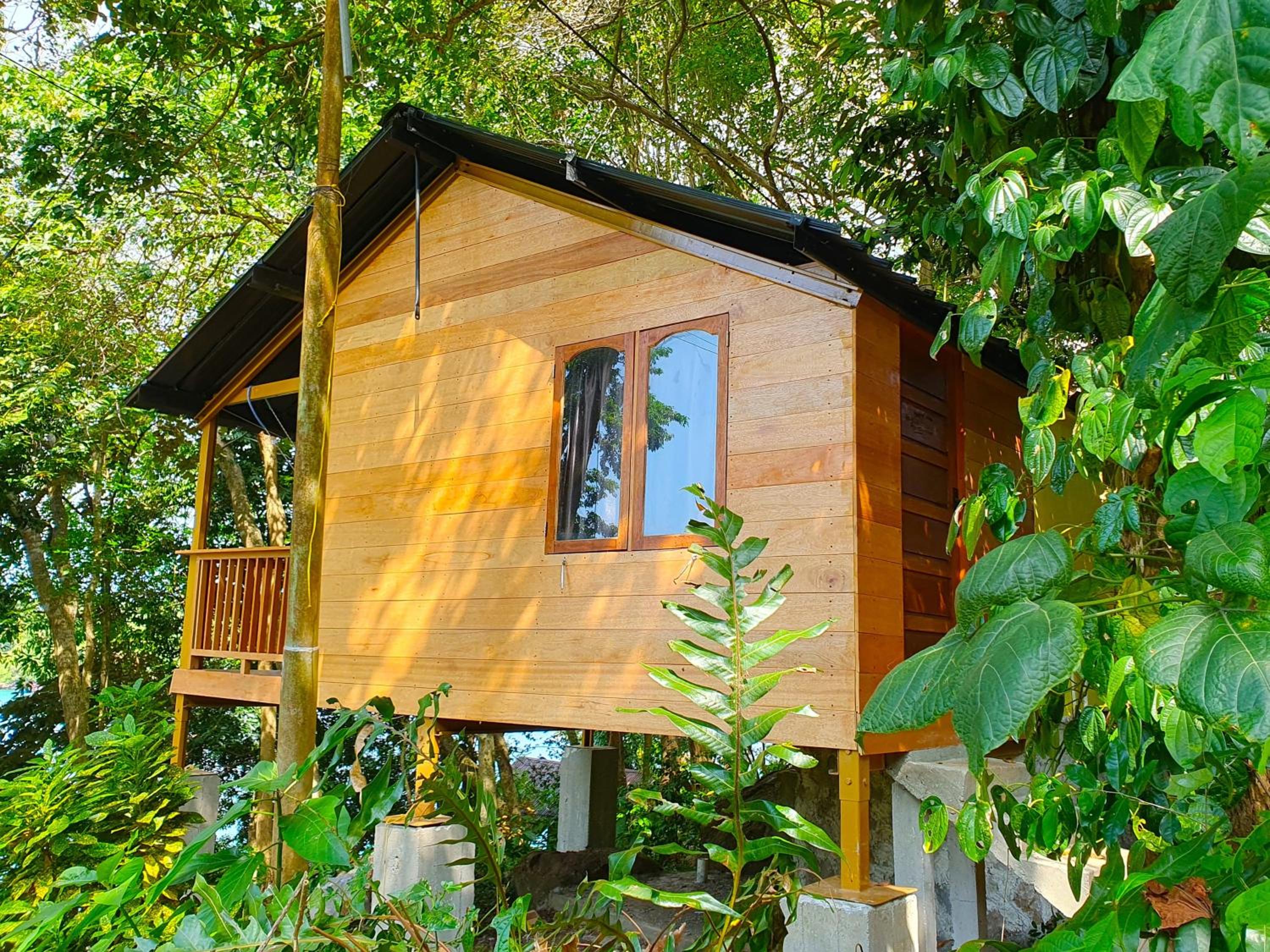 Superior Bungalow - Photo 3