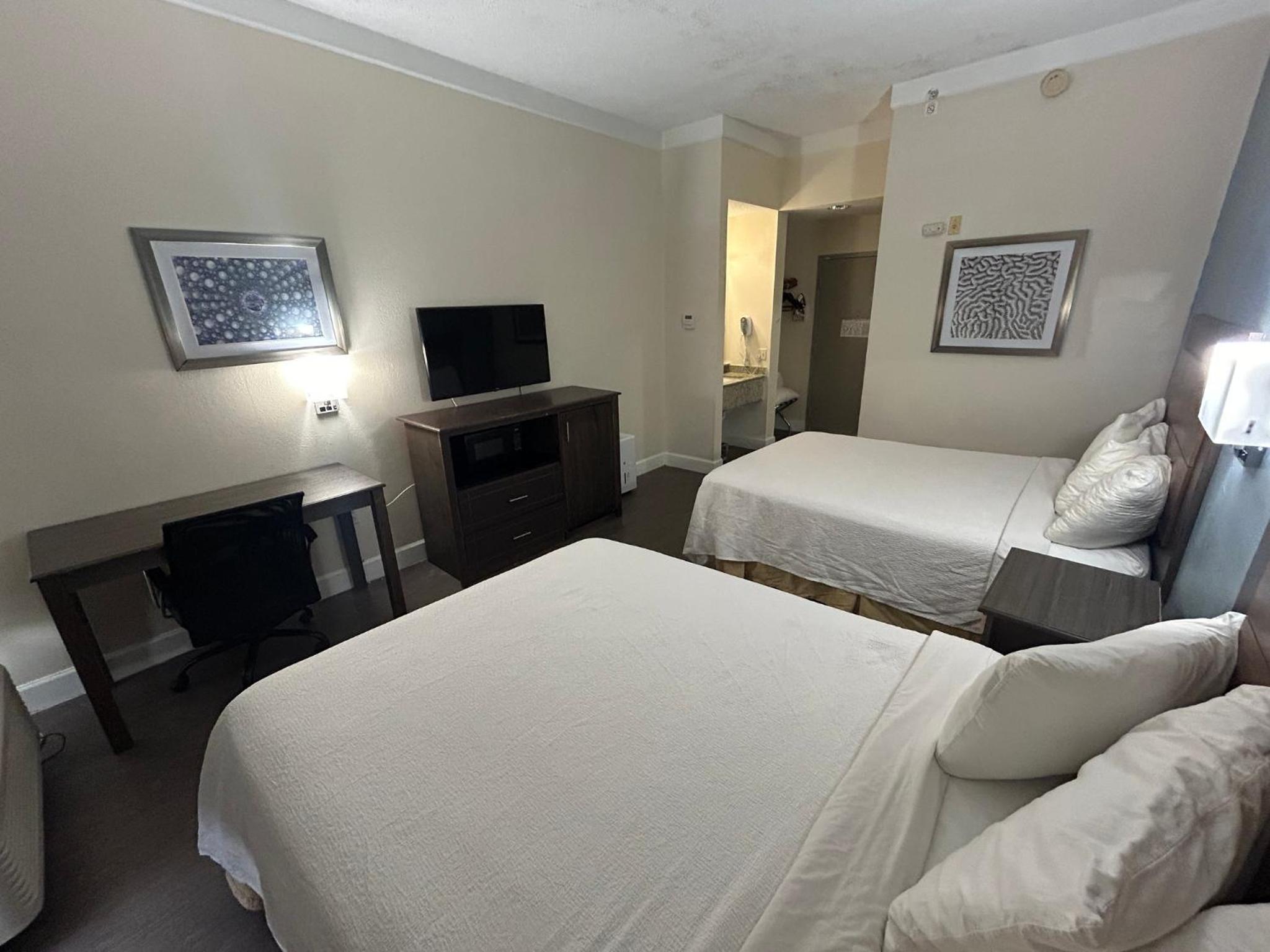 Premium Room with Two Queen Beds Disability Access Roll-In Shower Smoke Free (Upgraded Bedding and Snack Box) - Photo 3