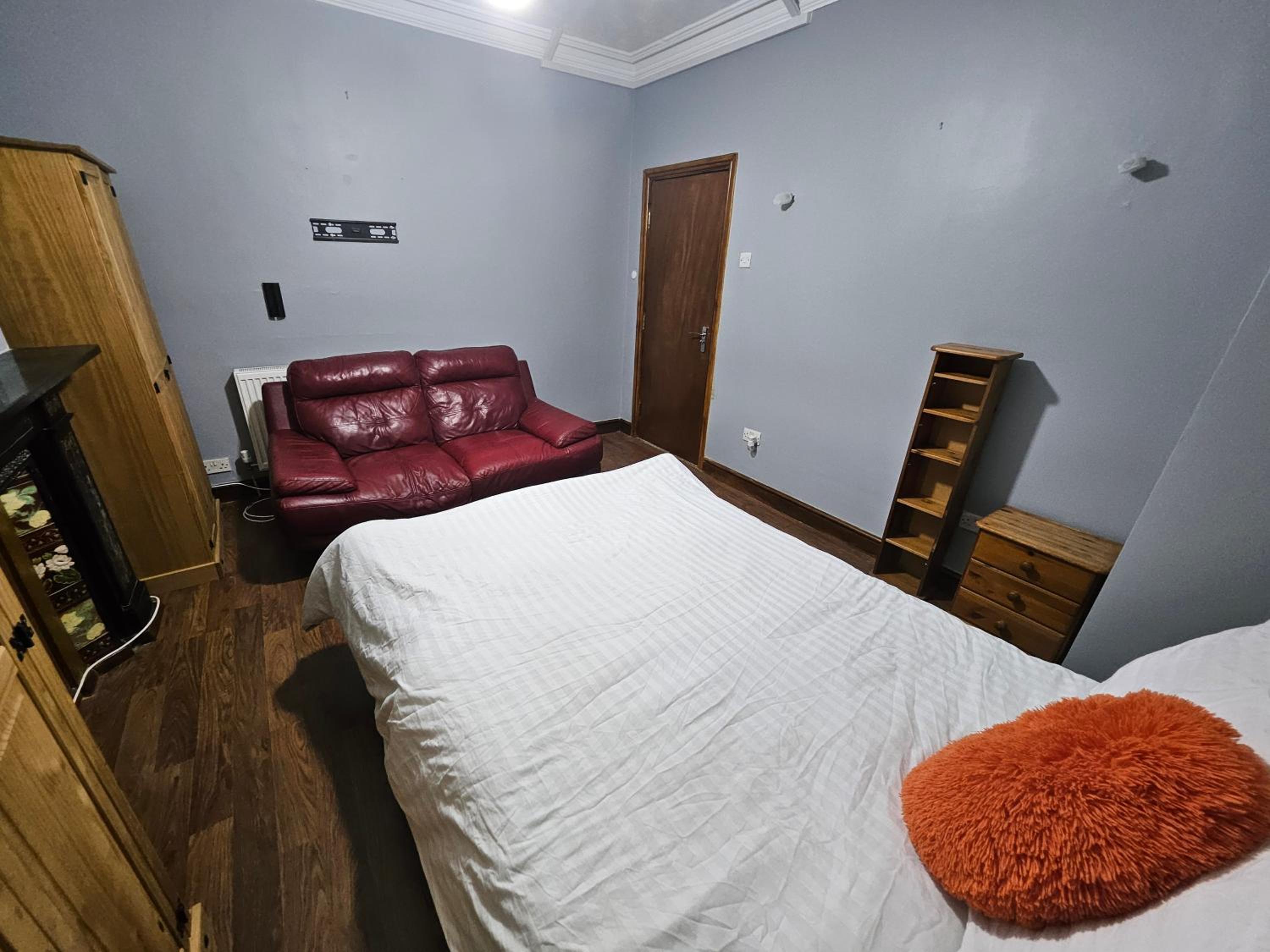 Double Room With Shared Bathroom