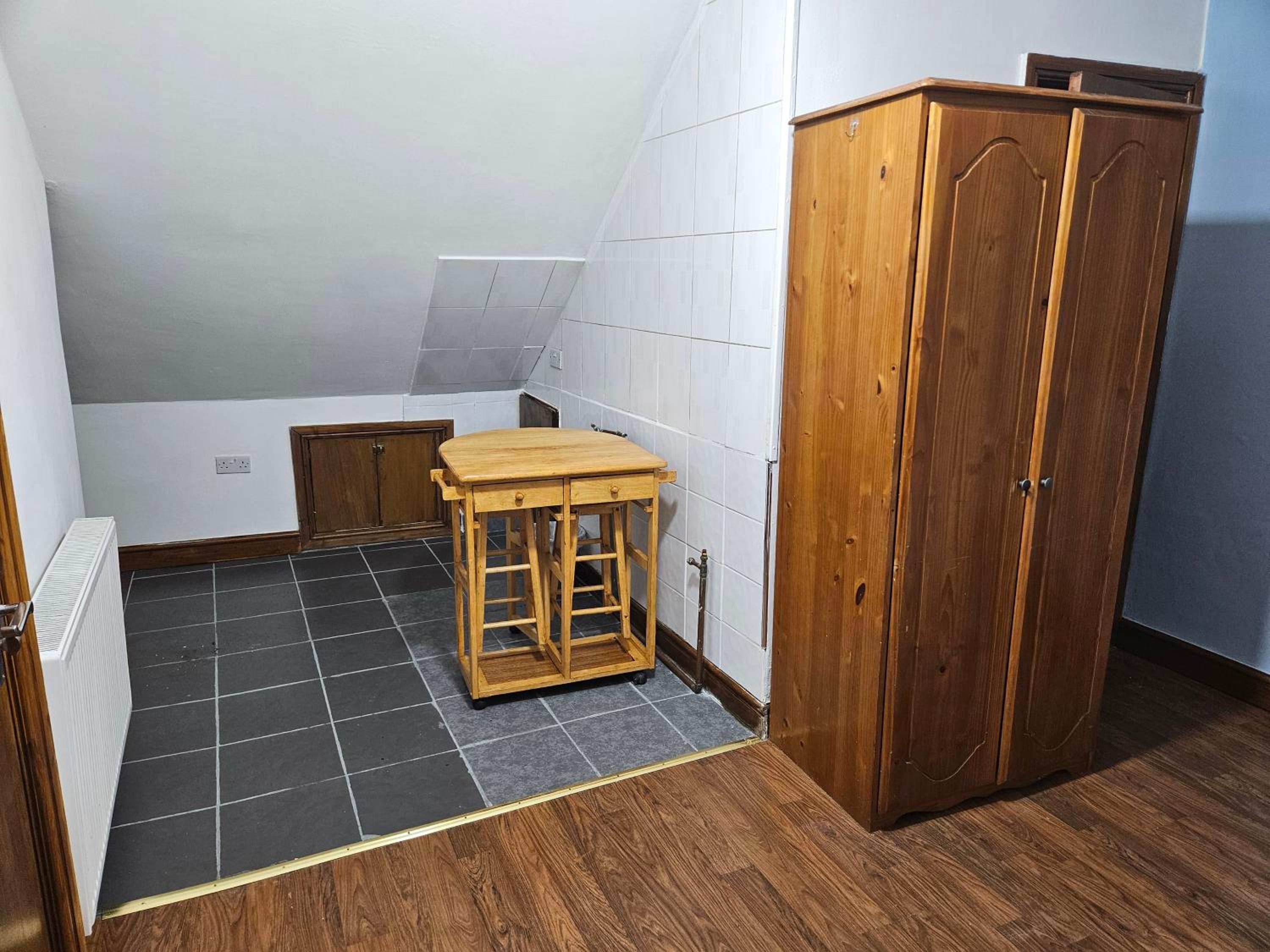 Standard Single Room with Shared Bathroom photo 3