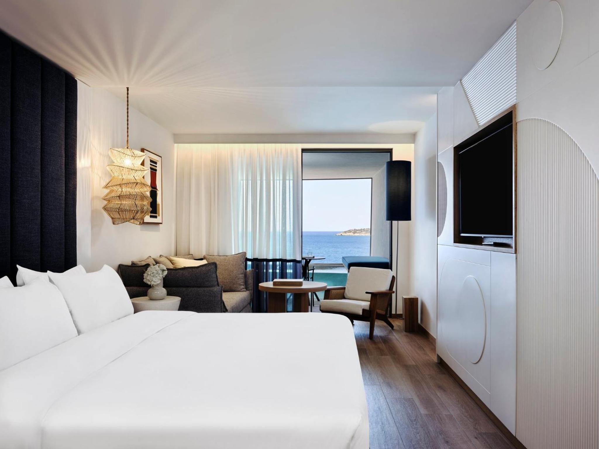 Premium King Room with Private Plunge Pool and Sofa Bed - Sea View
