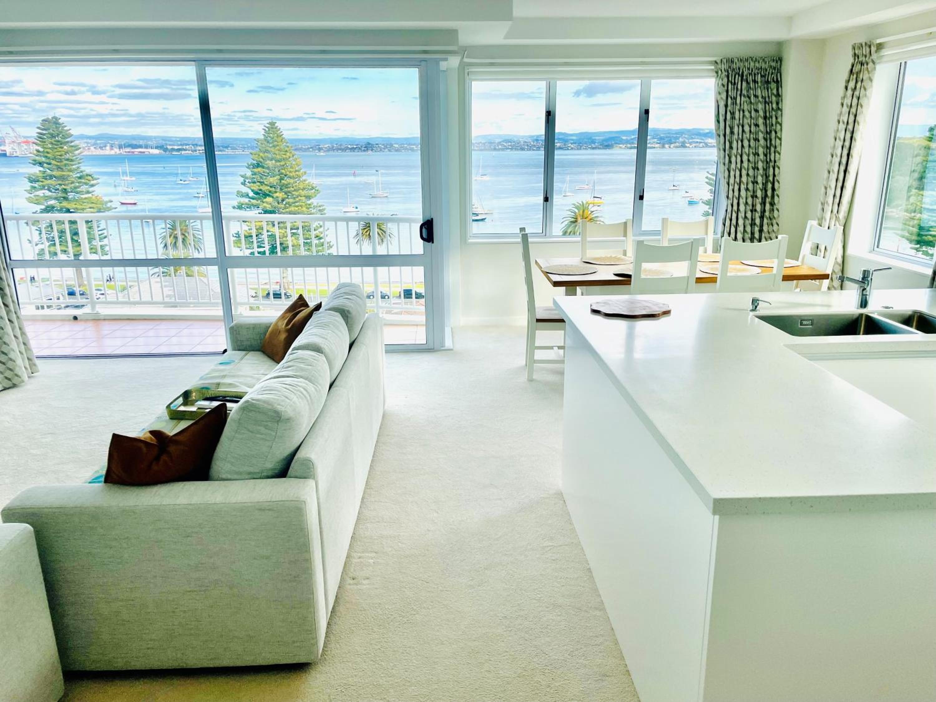 Three-Bedroom Penthouse with Sea View photo 2