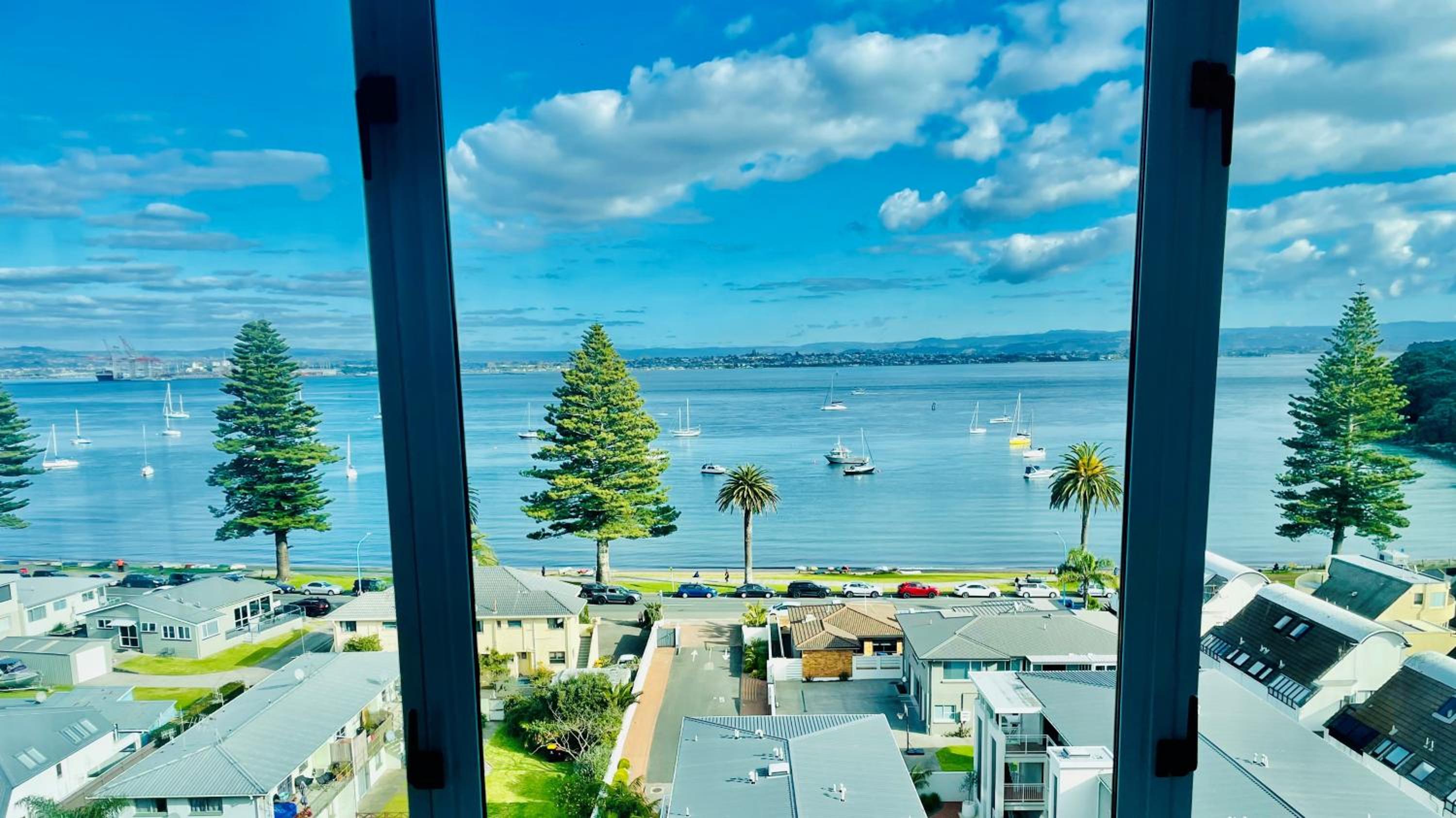 Three-Bedroom Penthouse with Sea View photo 2