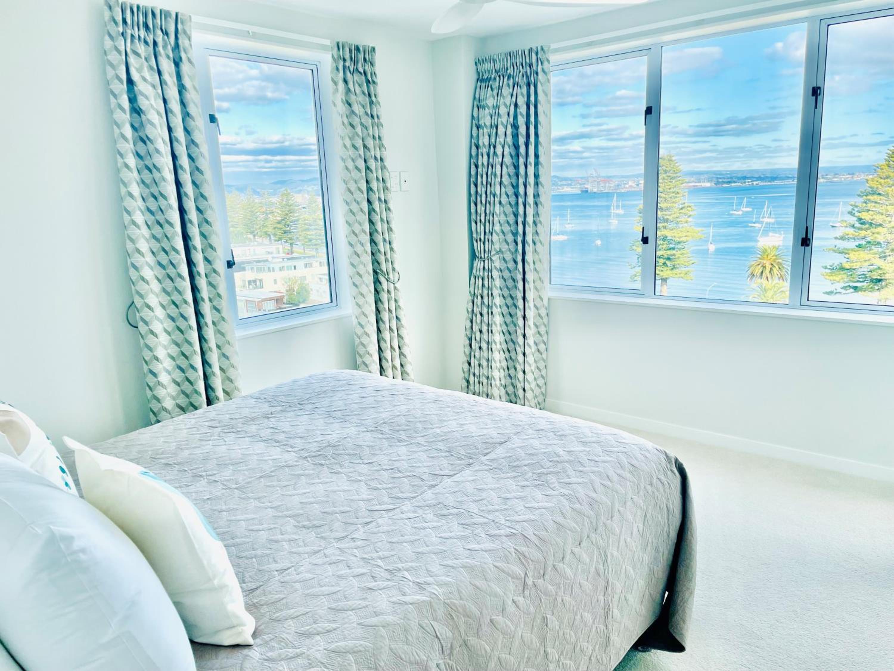 Three-Bedroom Penthouse with Sea View photo 1