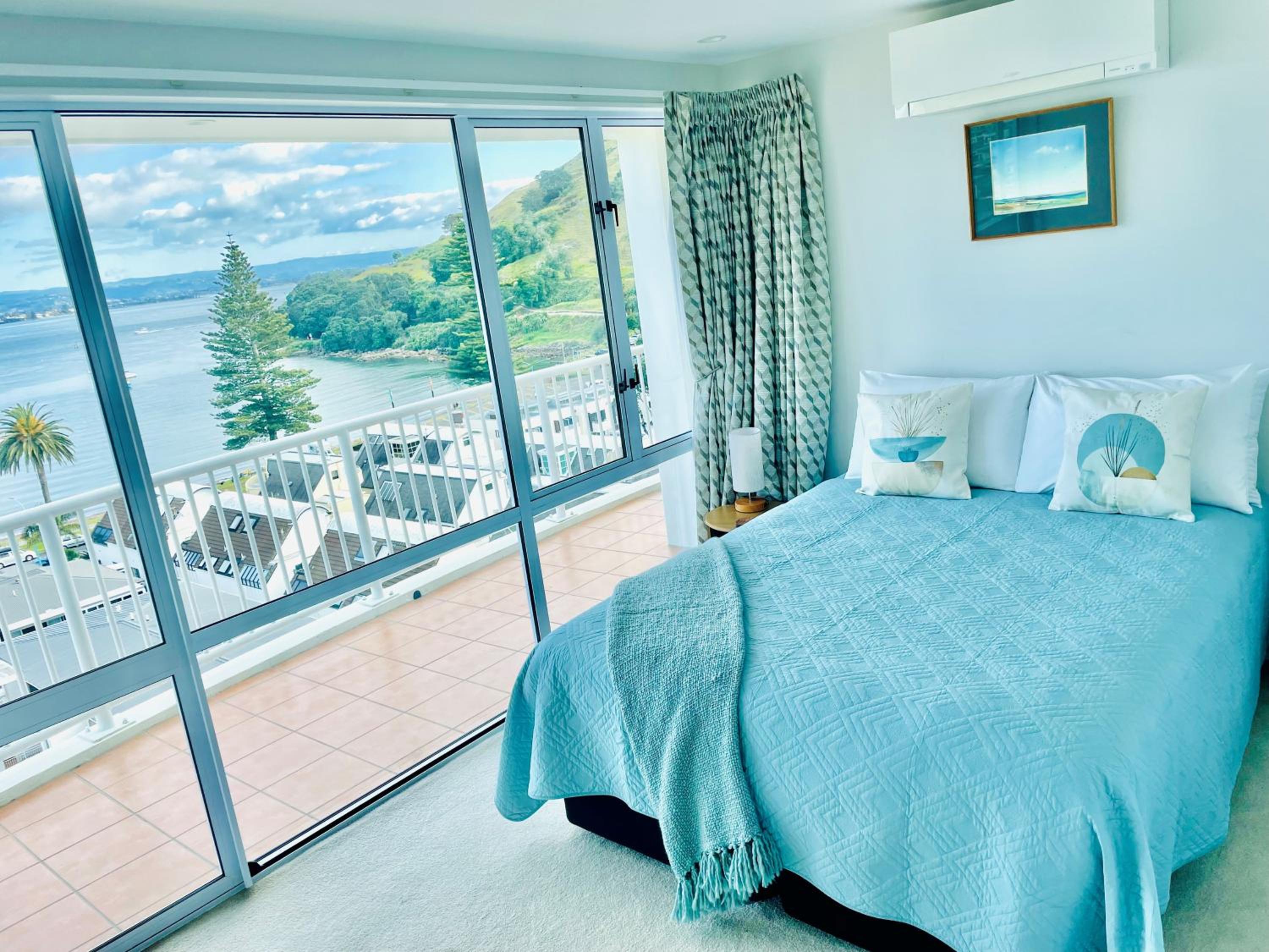 Three-Bedroom Penthouse with Sea View photo 3
