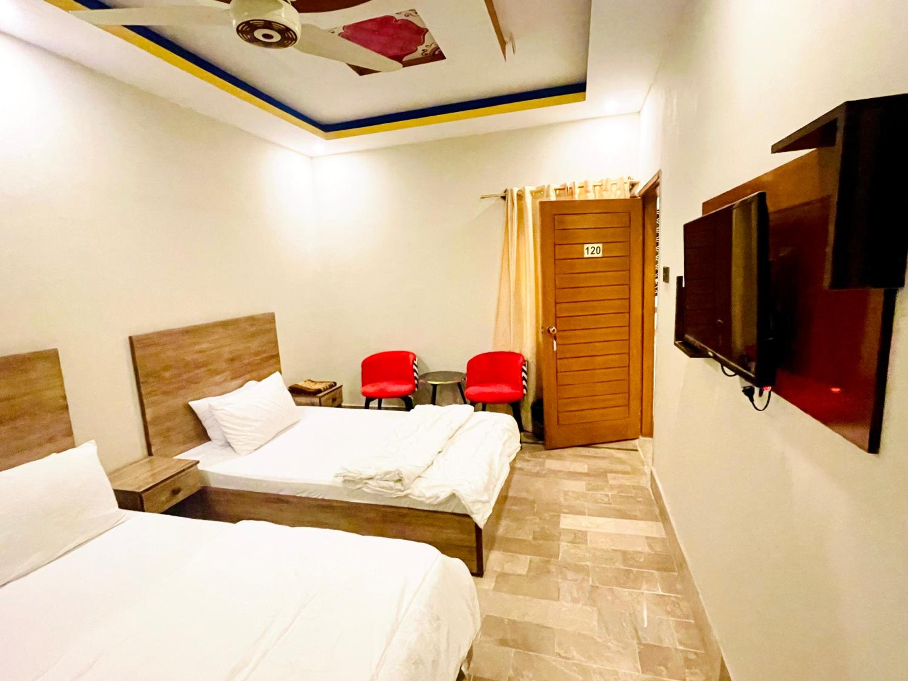 Deluxe Family Room