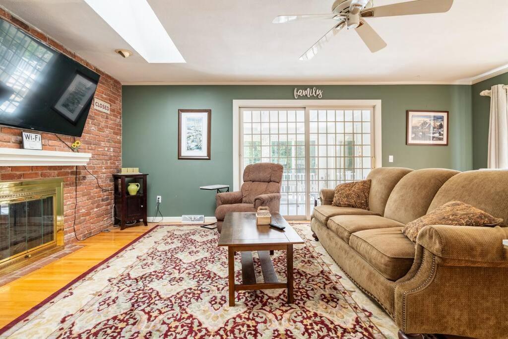 Five-Bedroom House photo 1