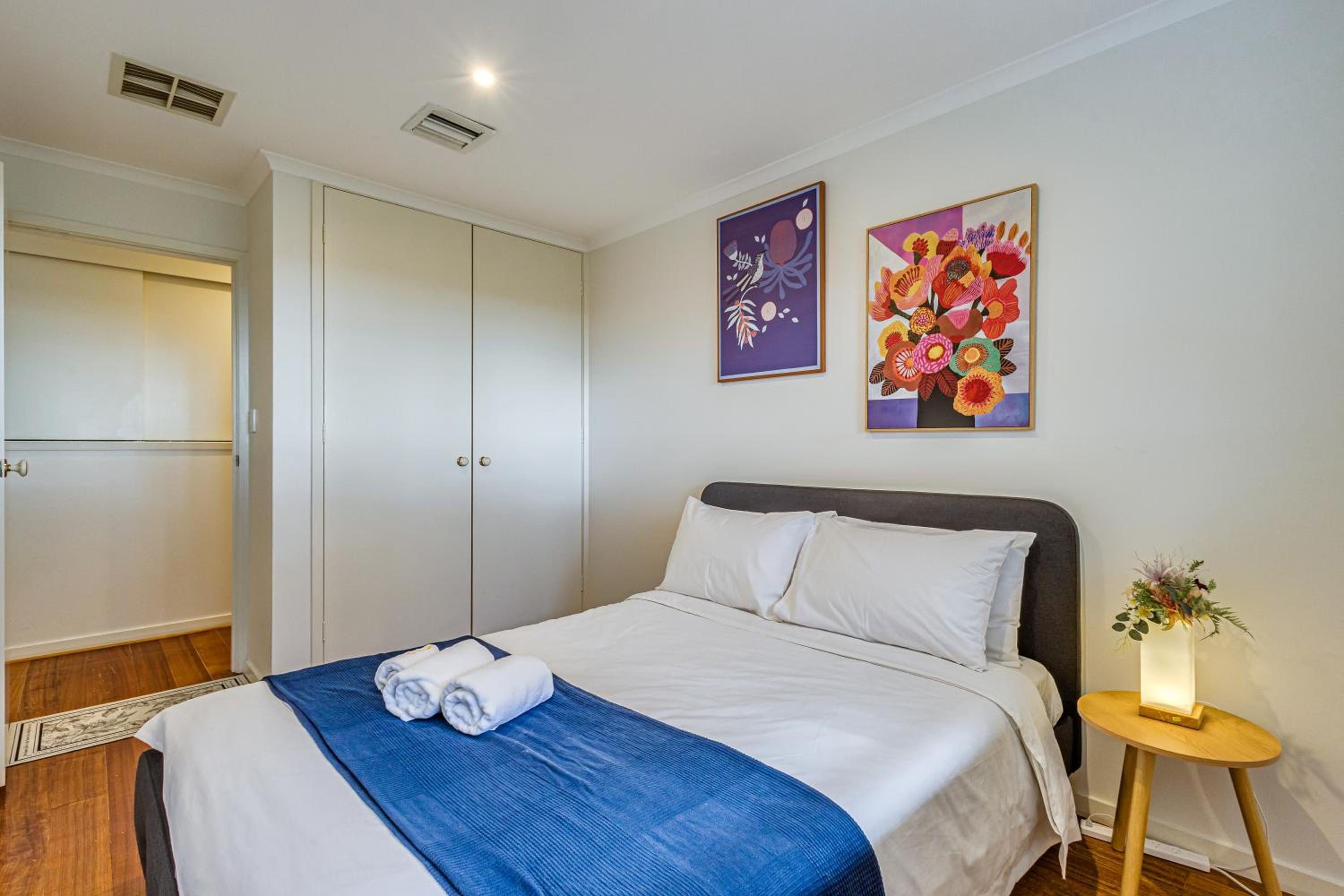 Seven-Bedroom House photo 3