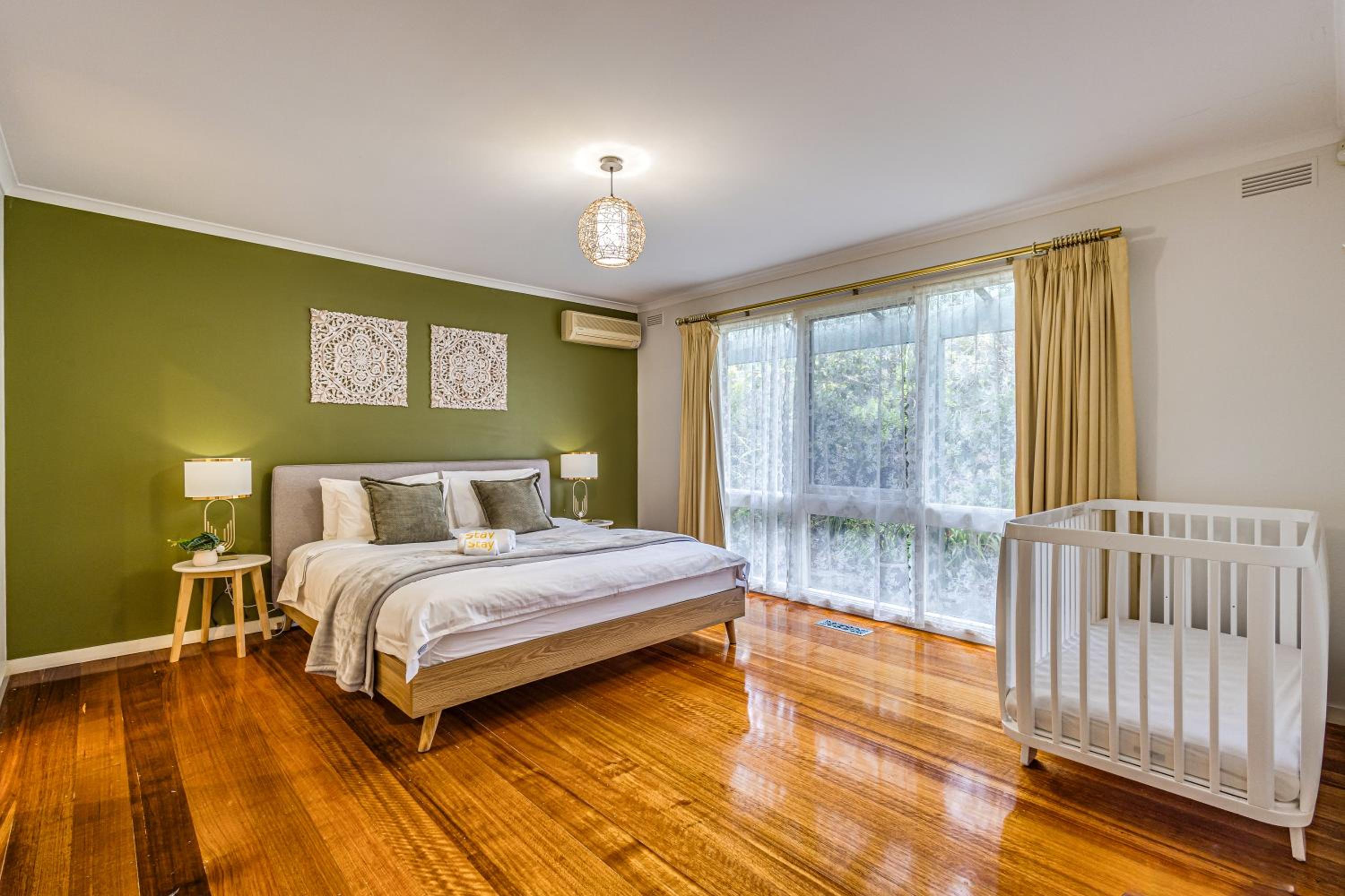 Seven-Bedroom House photo 2