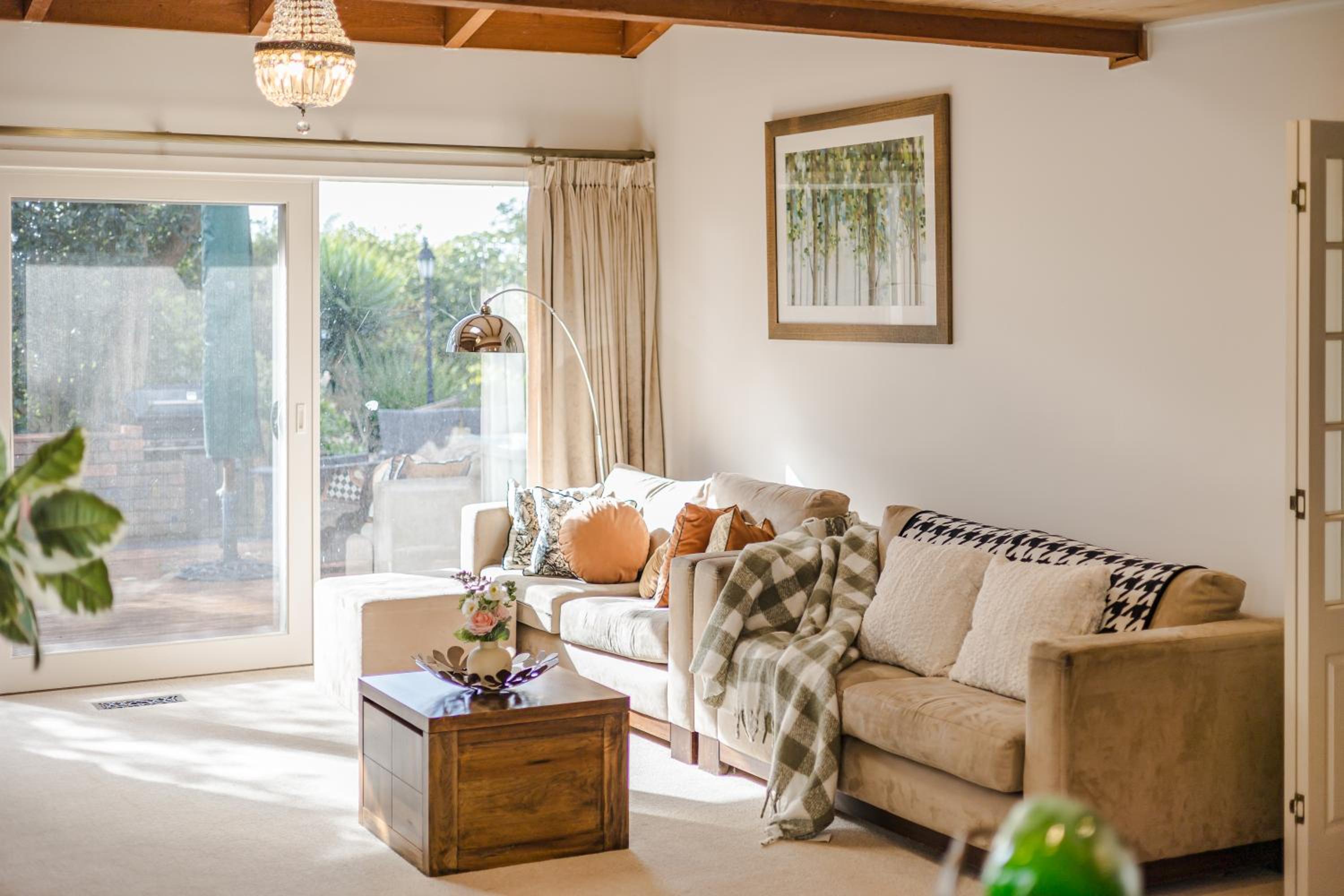 Seven-Bedroom House photo 1