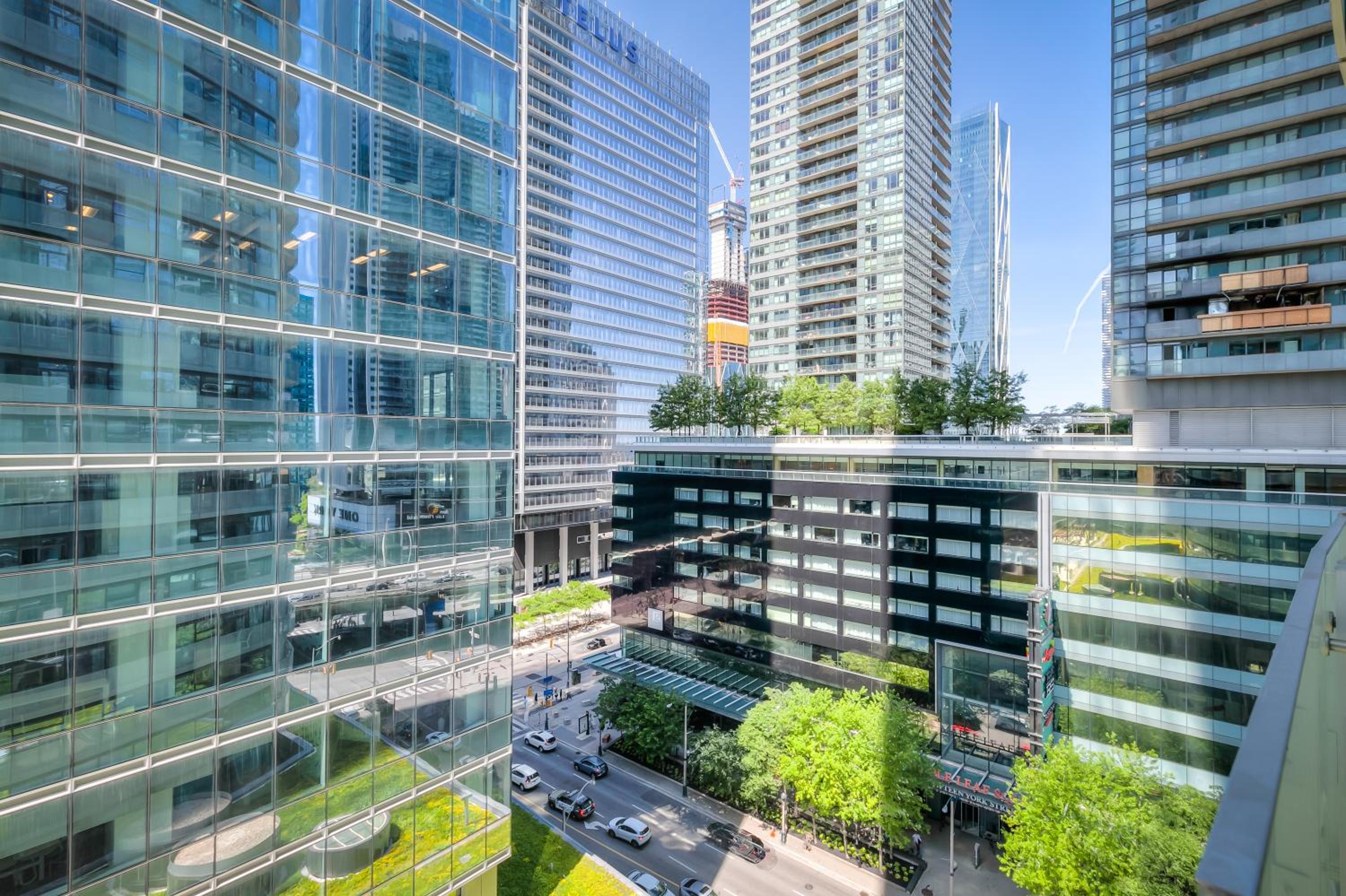 One-Bedroom Apartment with City View thumbnail 6