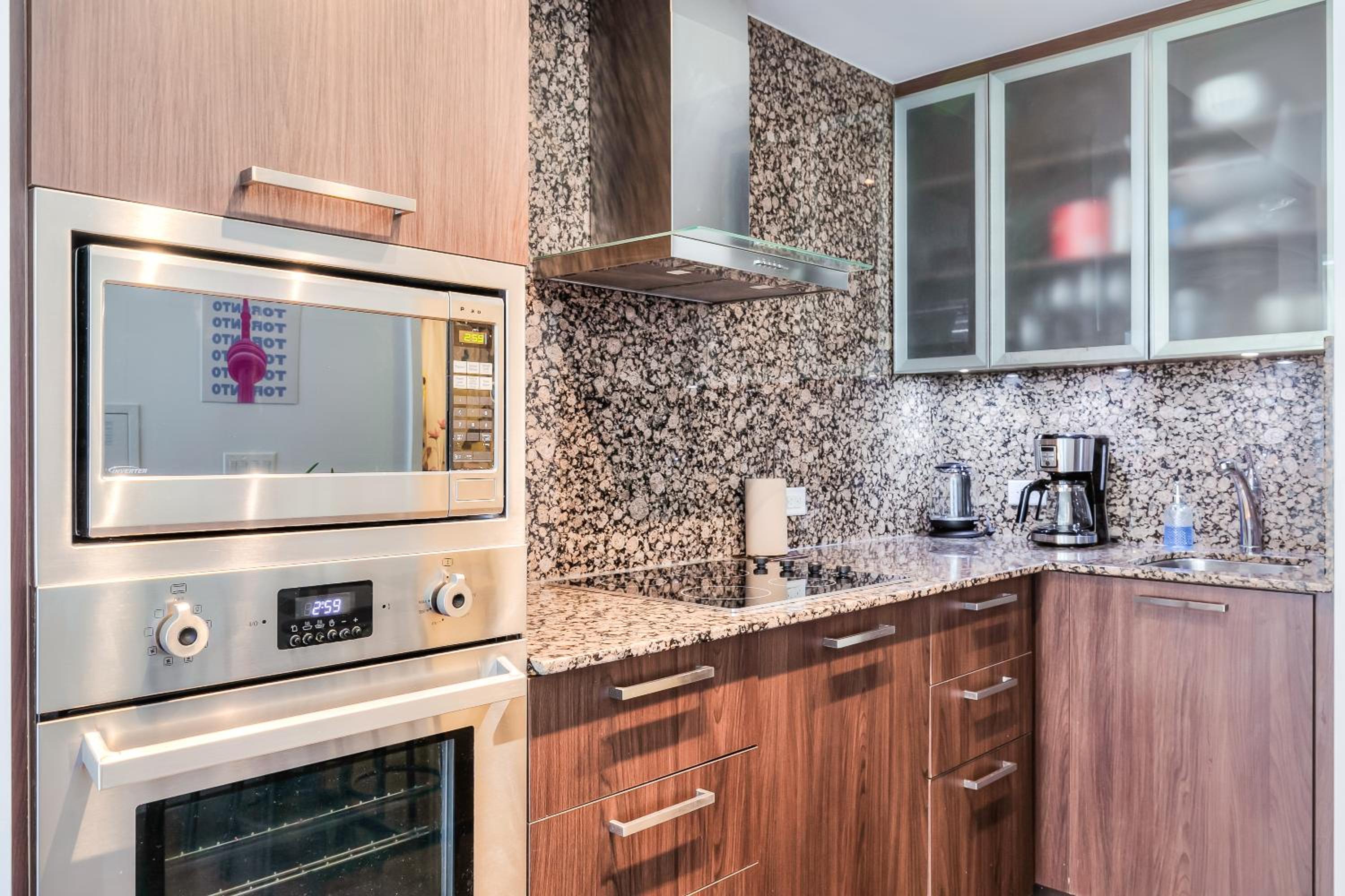 One-Bedroom Apartment with City View thumbnail 5